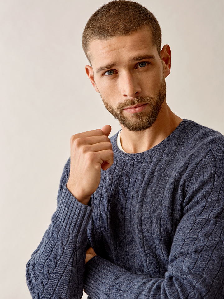 Produktbild på Men's Cable Knit