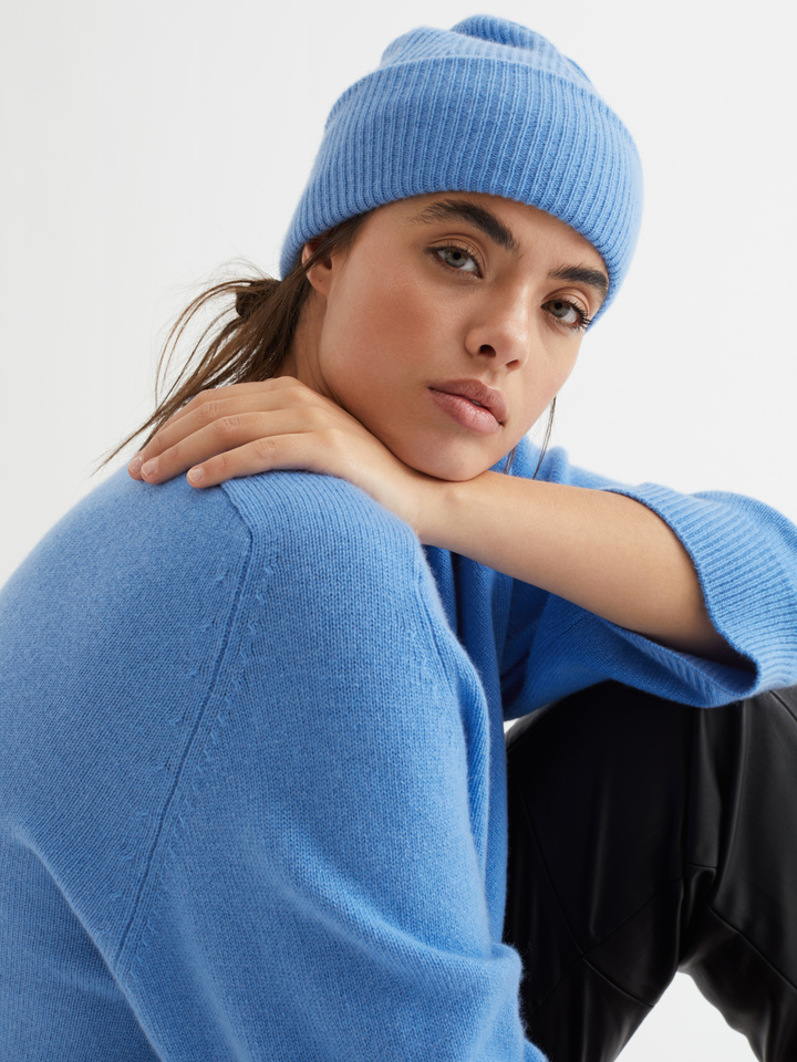 Ribbed Beanie - Soft Goat - Knitted 