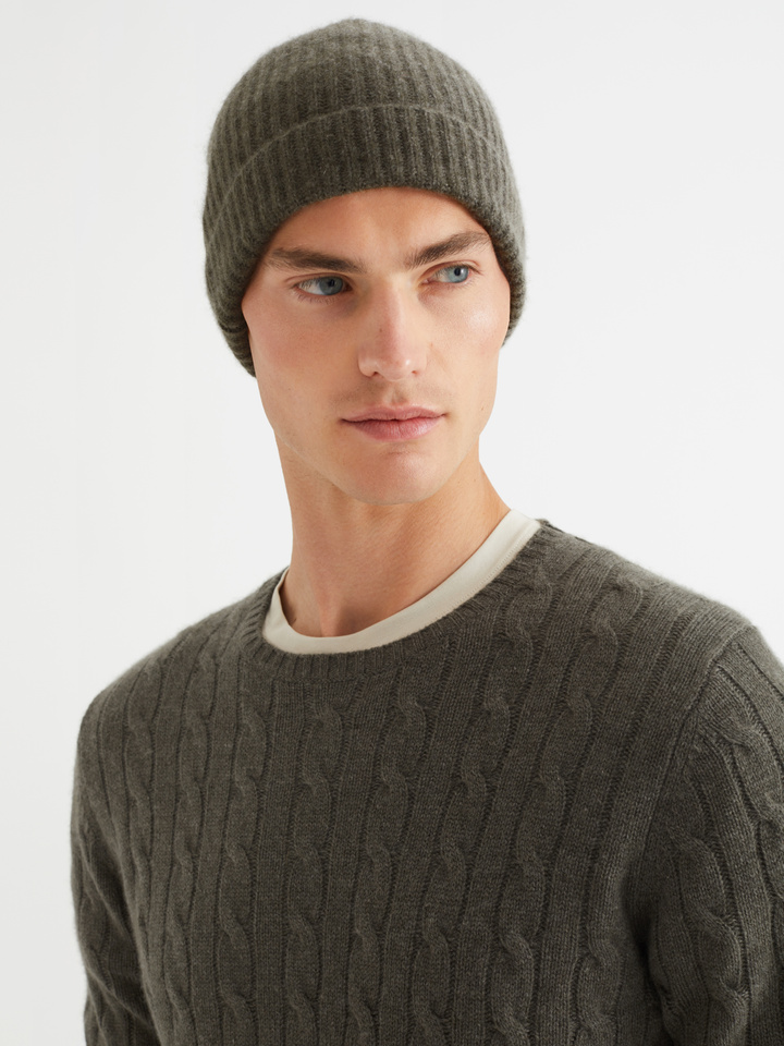 Ribbed Beanie - Soft Goat - Knitted 