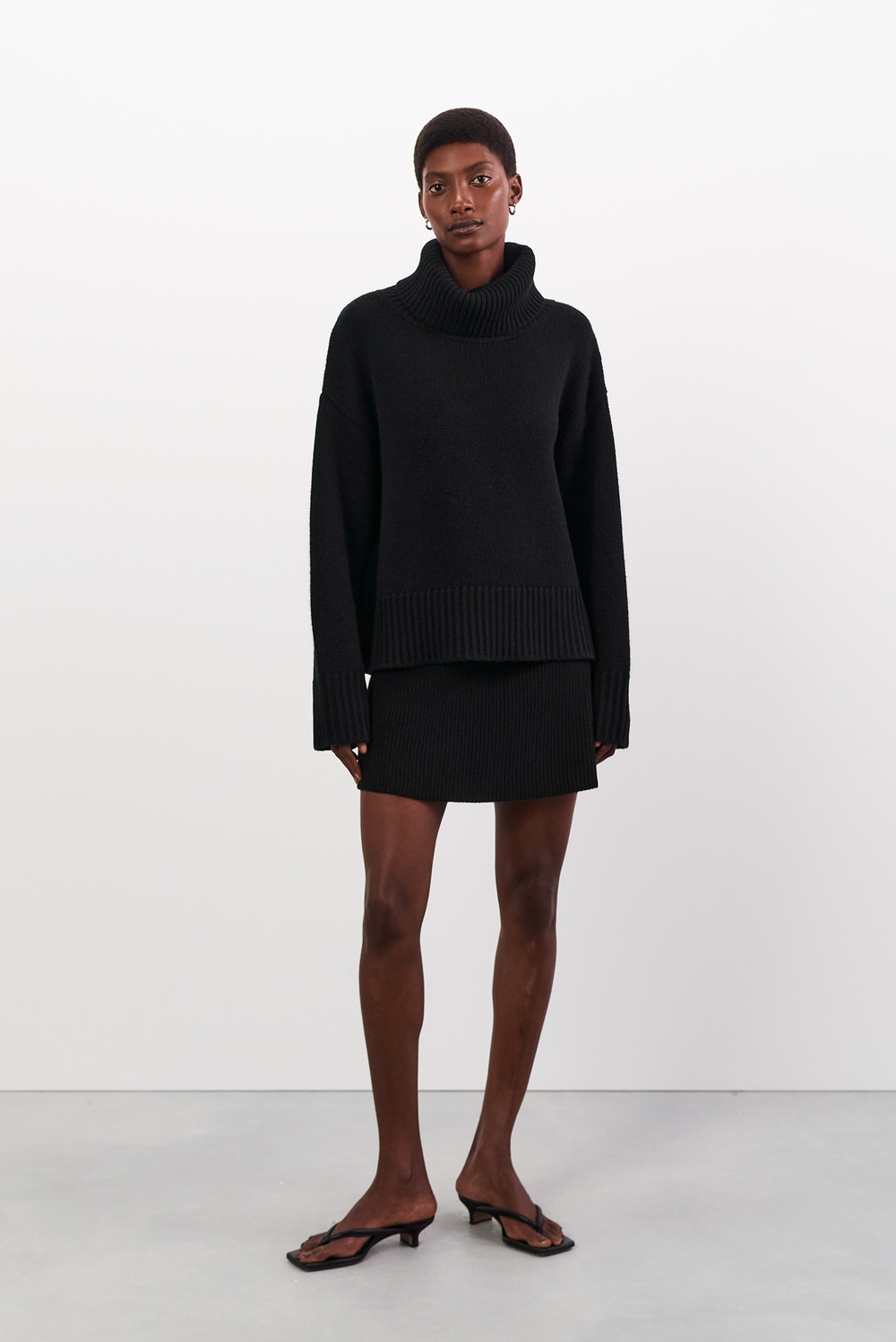 Chunky Turtleneck - Soft Goat - Knitted 