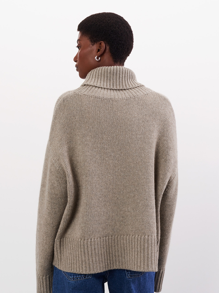 Chunky Turtleneck - Soft Goat - Knitted 