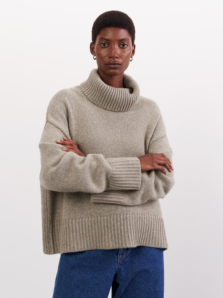 Chunky Turtleneck - Soft Goat - Knitted 