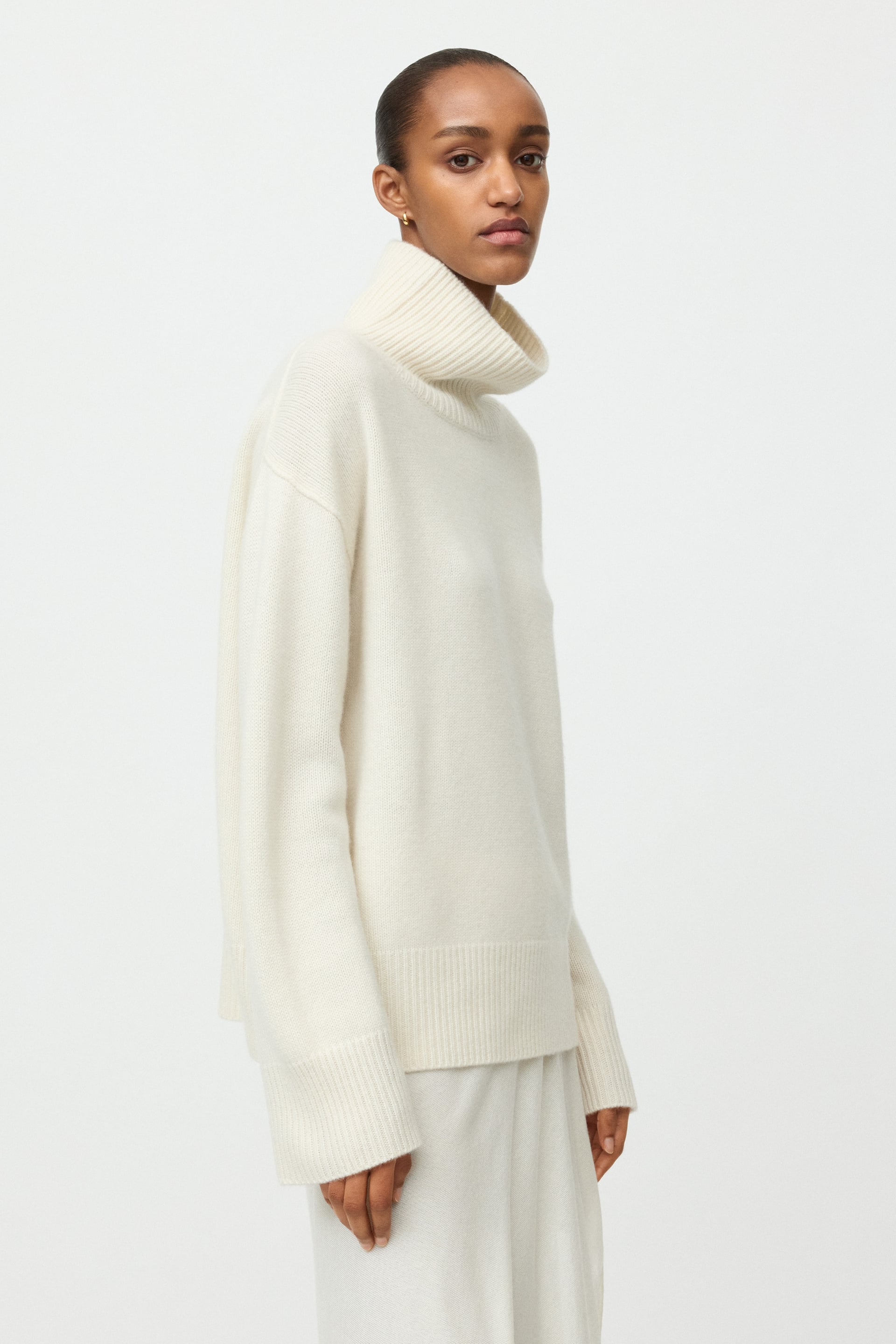 Boyfriend Turtleneck Feather White 2