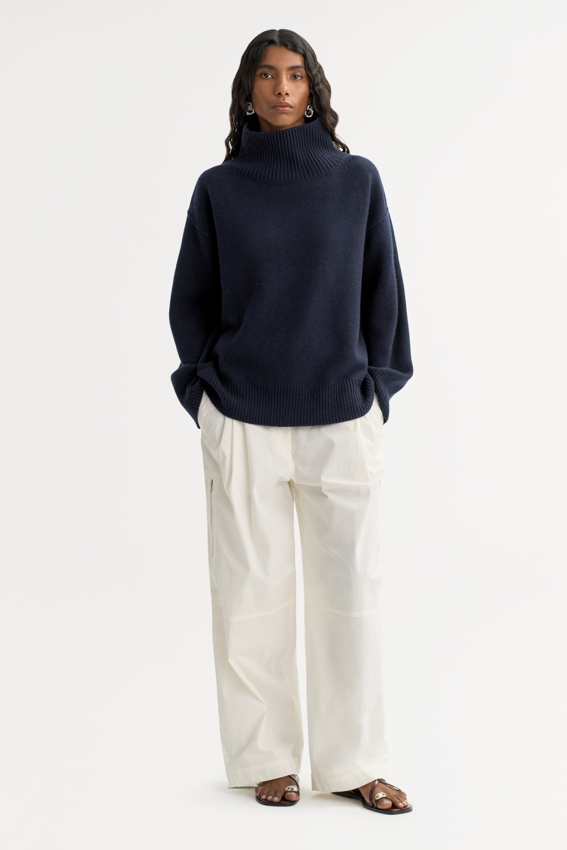 Boyfriend Turtleneck Navy 2