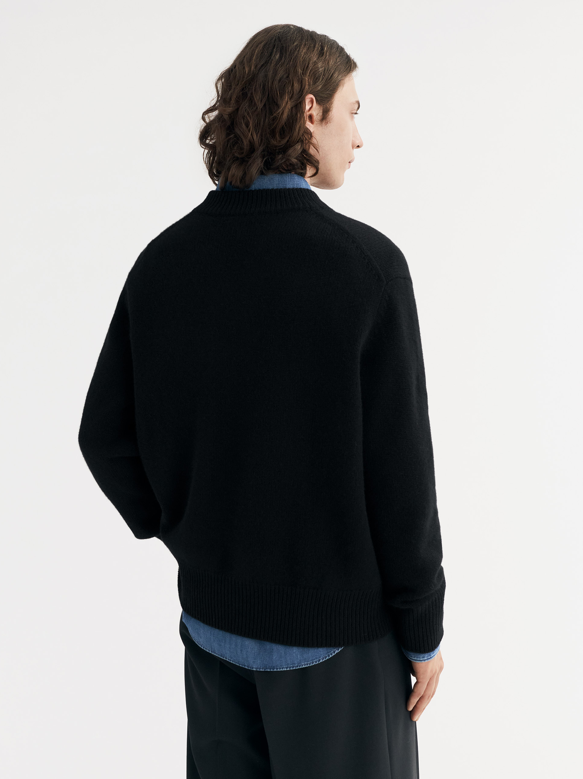Men's V-neck 3