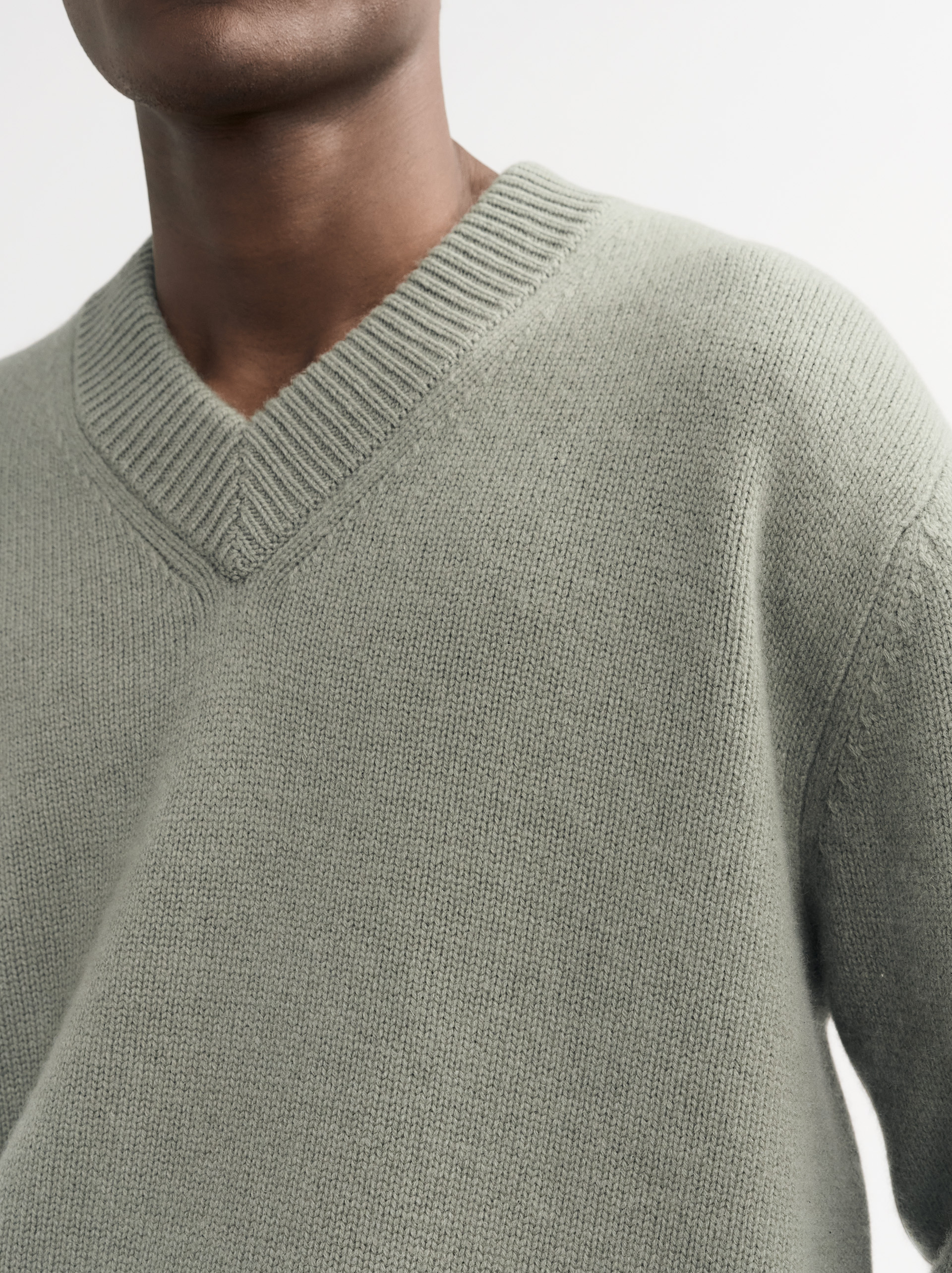 Men's V-neck 2