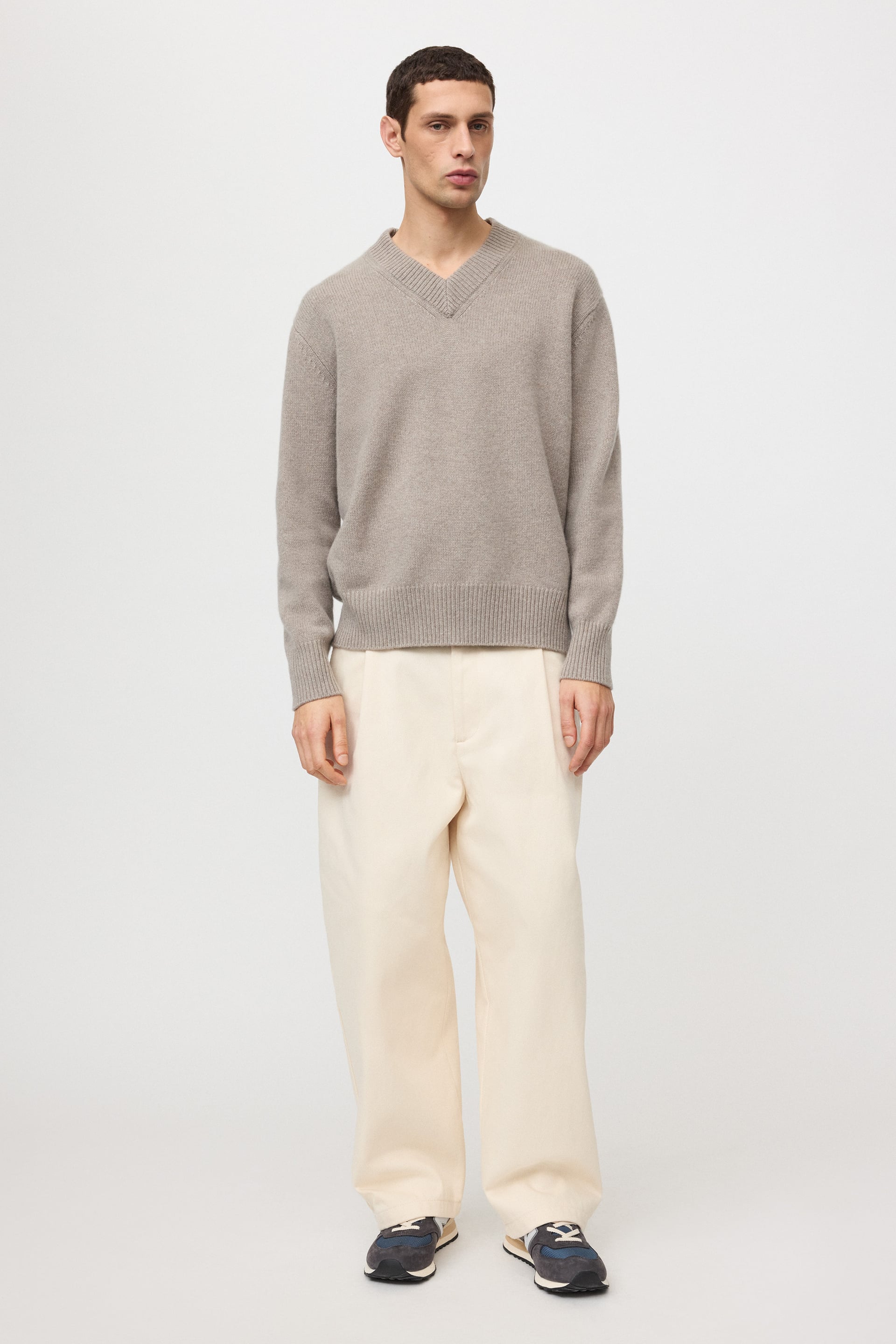 Men's V-neck Greige 2