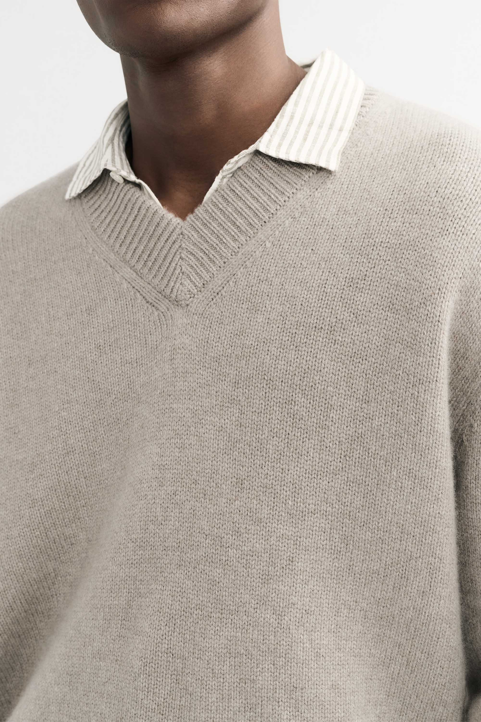 Men's V-neck 4