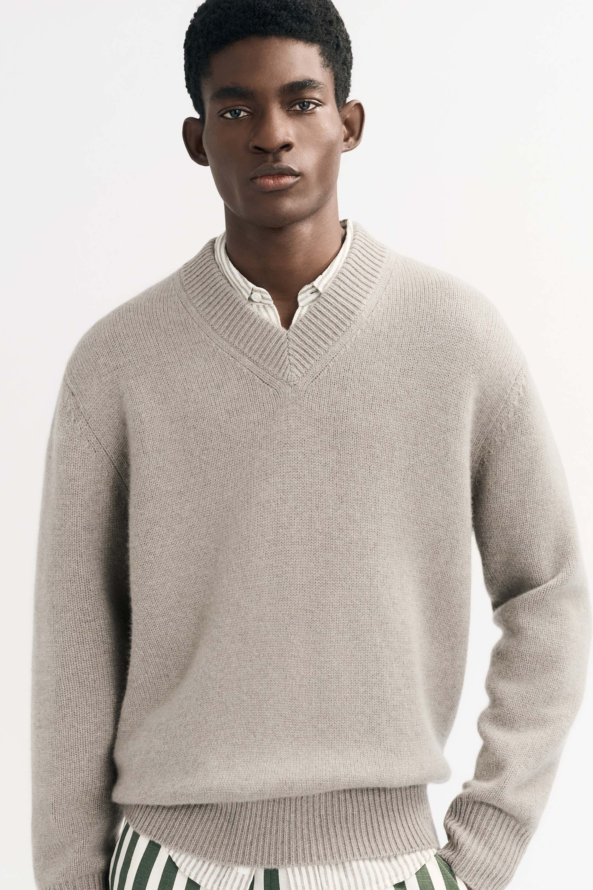 Men's V-neck Greige 2