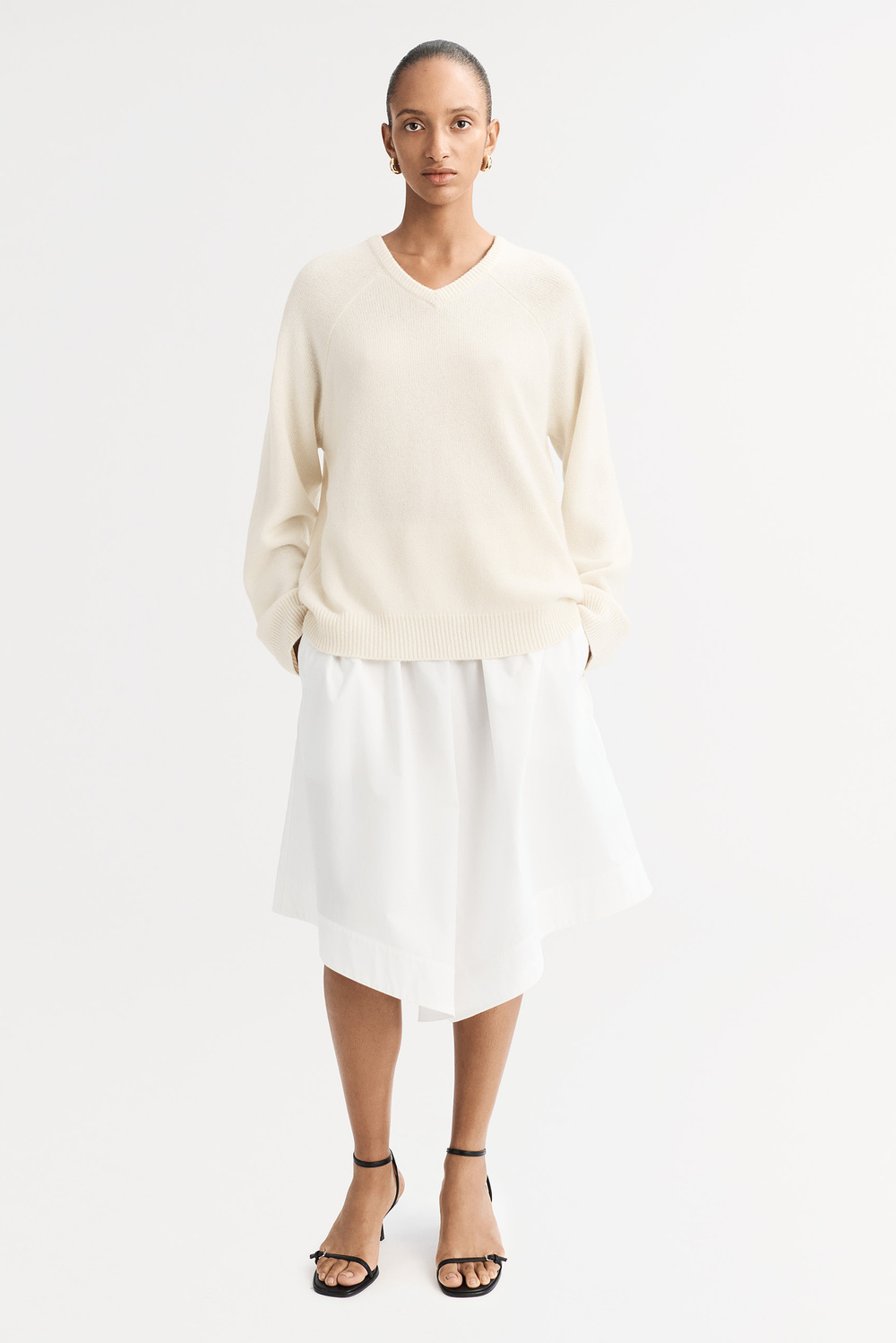 Oversized V-neck - V-Necks - Greige | Soft Goat