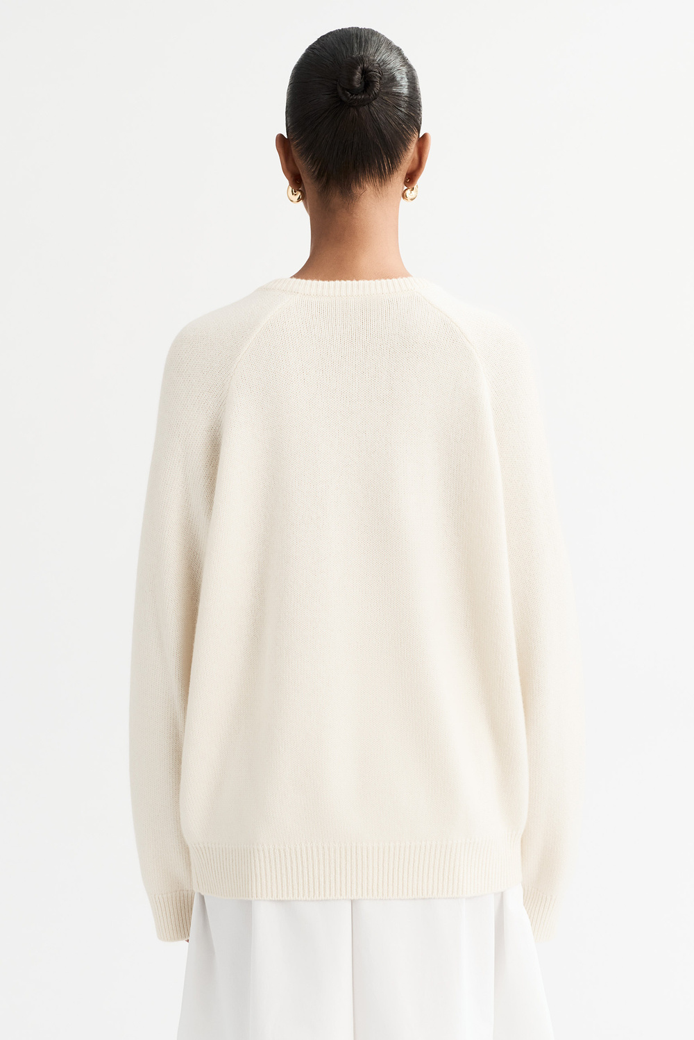 Oversized V-neck - V-Necks - Greige | Soft Goat