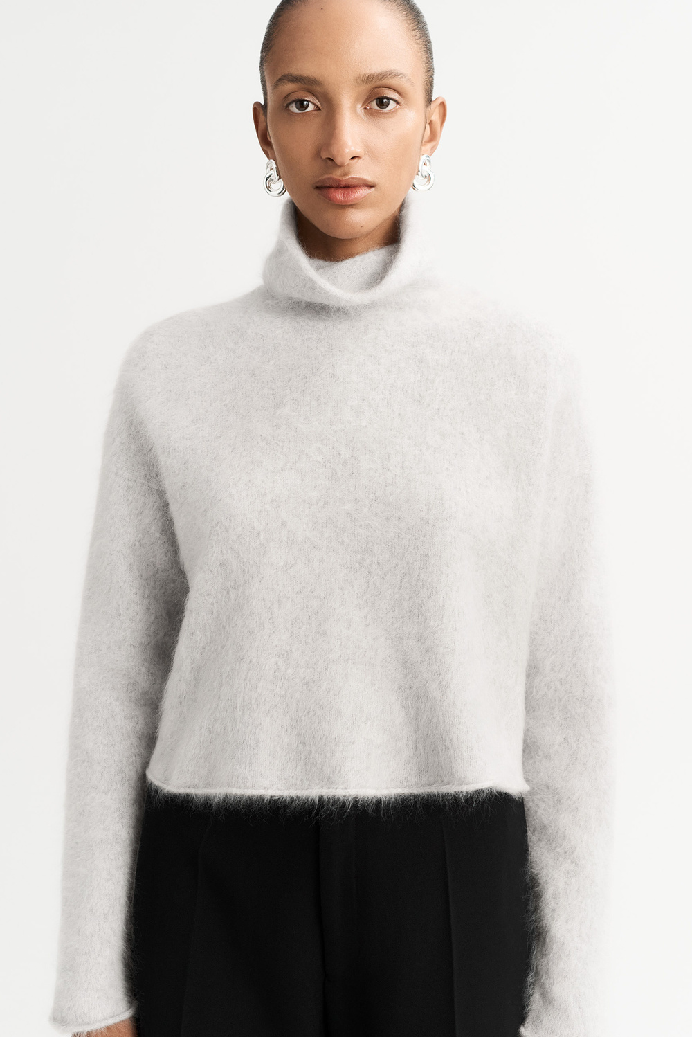 【SCENERITY】Turtleneck brushed sweatshirt 33365982-bd45-44e8-8371-