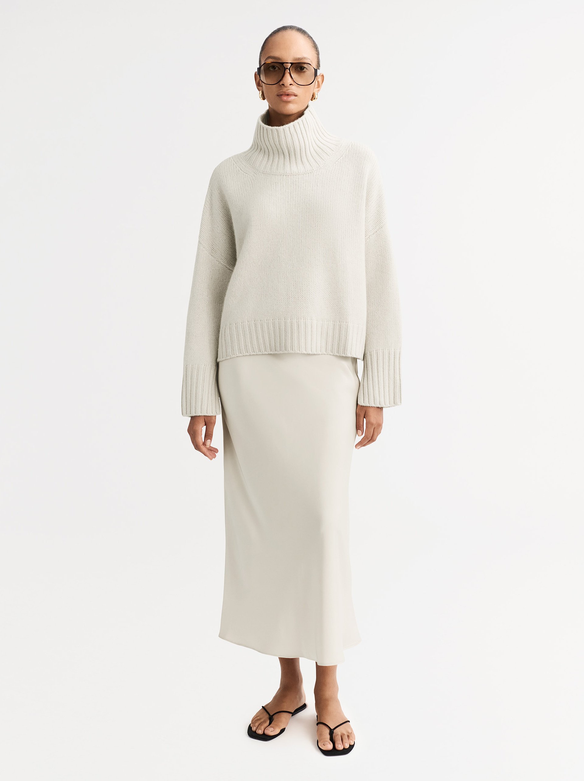 Girlfriend Turtleneck Chalk 2