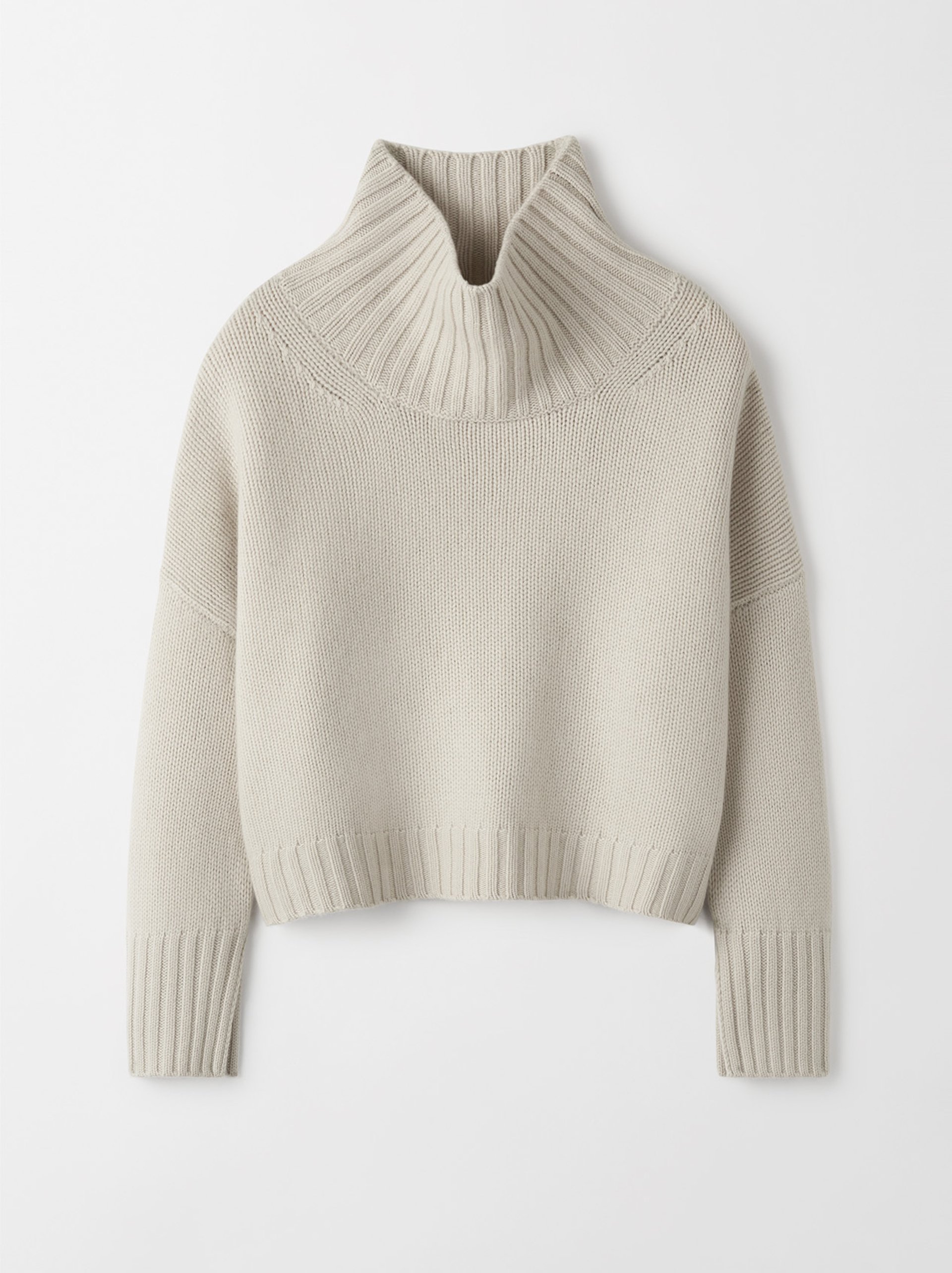 Girlfriend Turtleneck Chalk 1