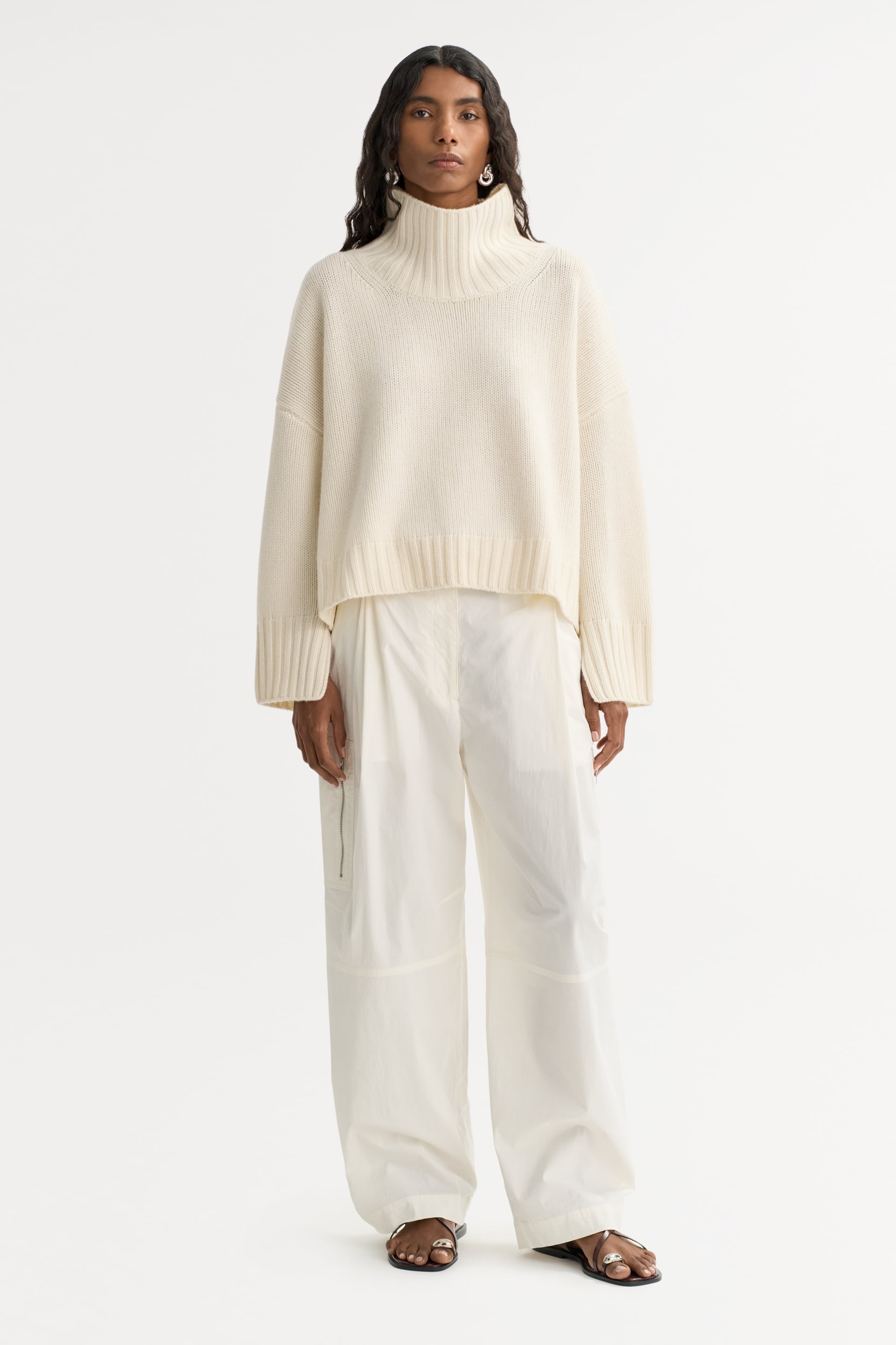Girlfriend turtleneck Feather White 2