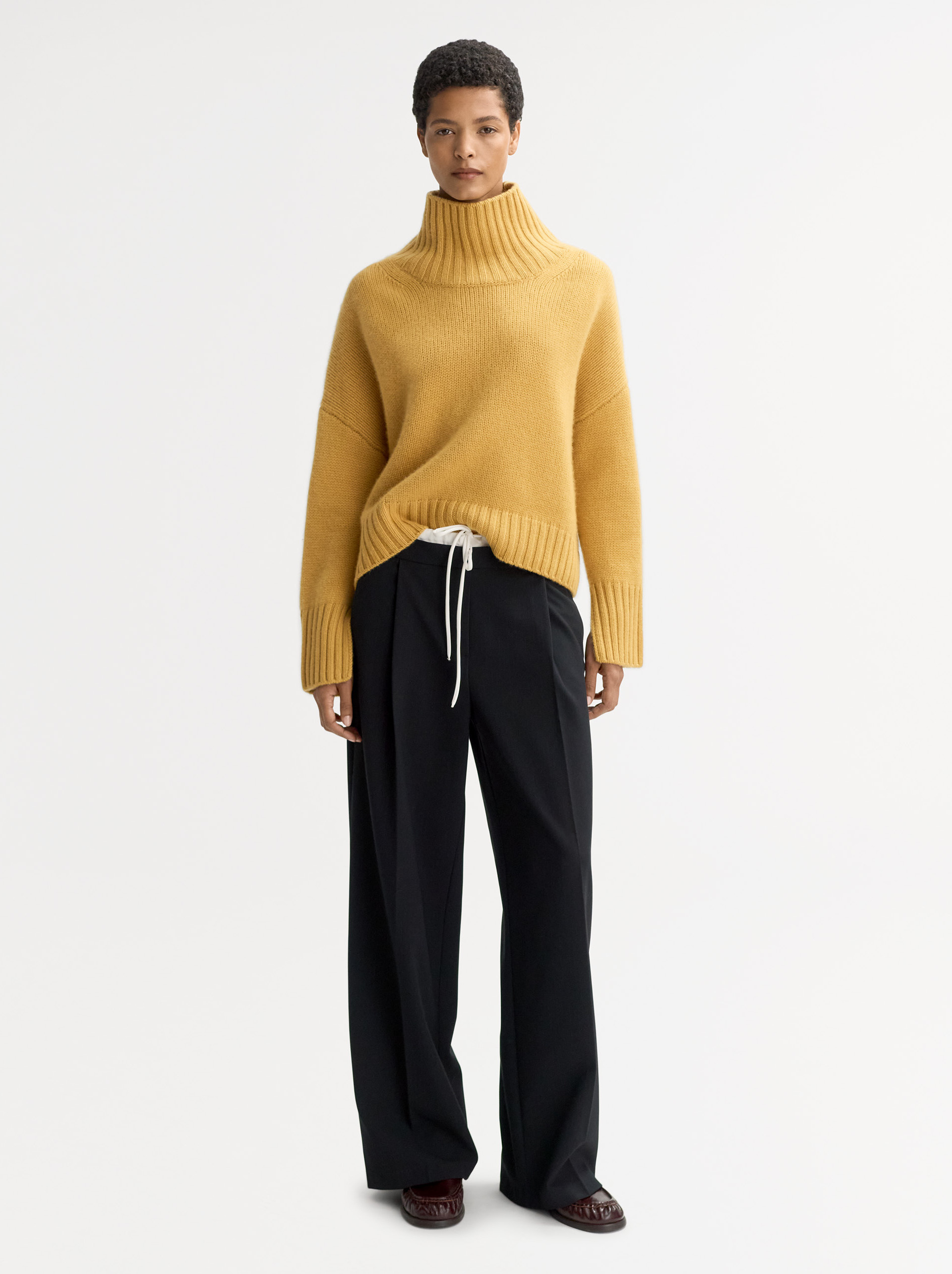 Girlfriend turtleneck 0