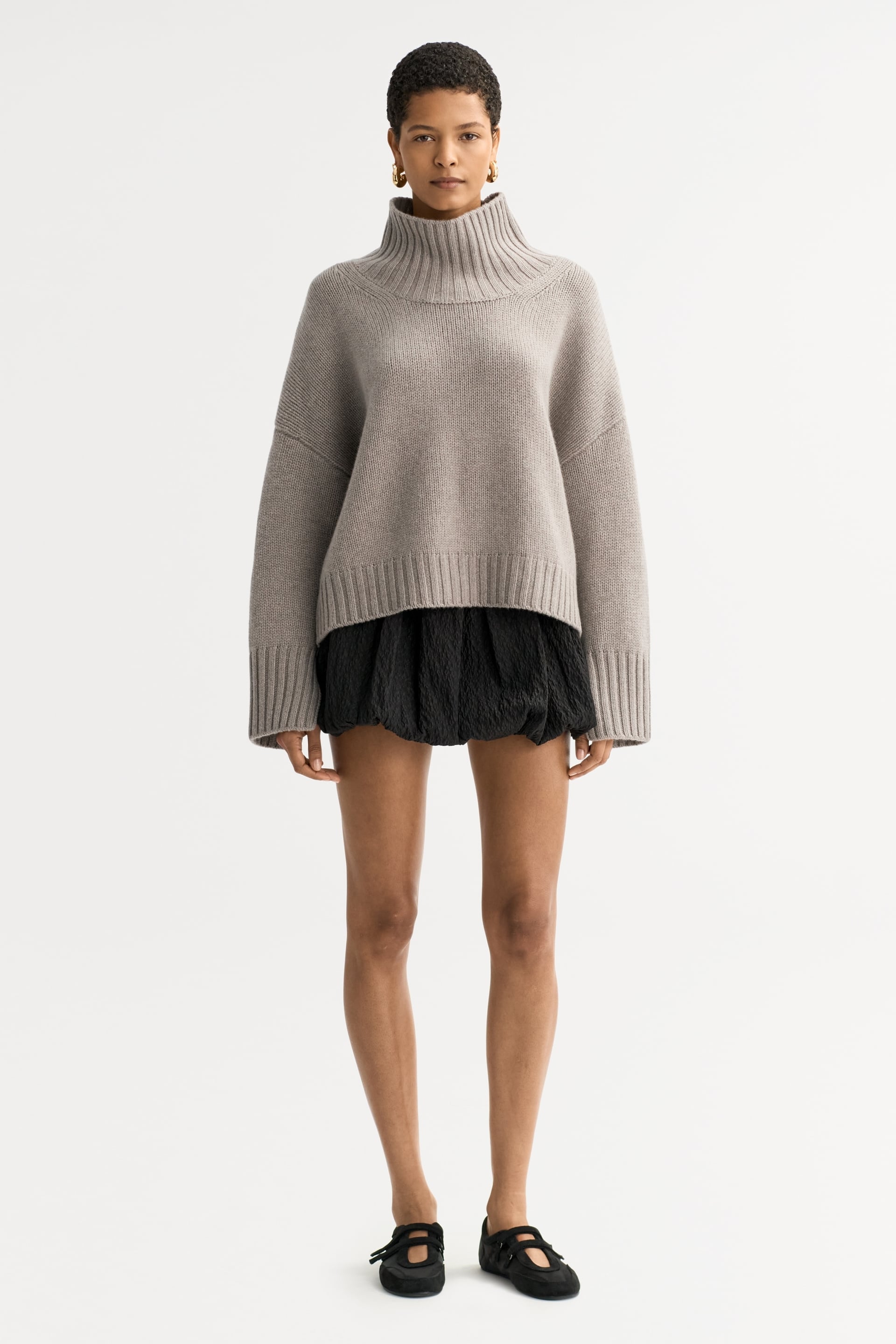Girlfriend turtleneck Greige 2