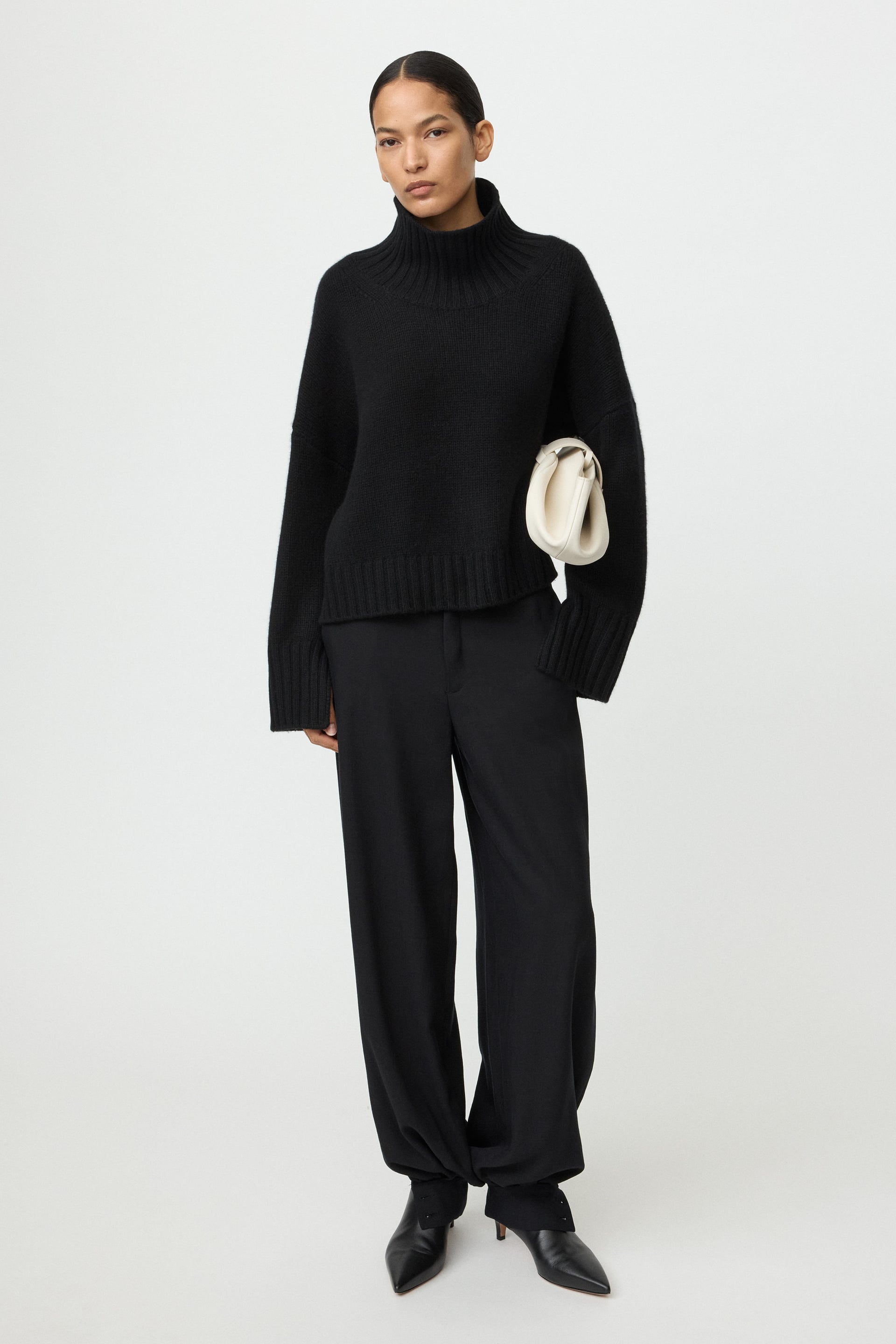 Girlfriend turtleneck 0