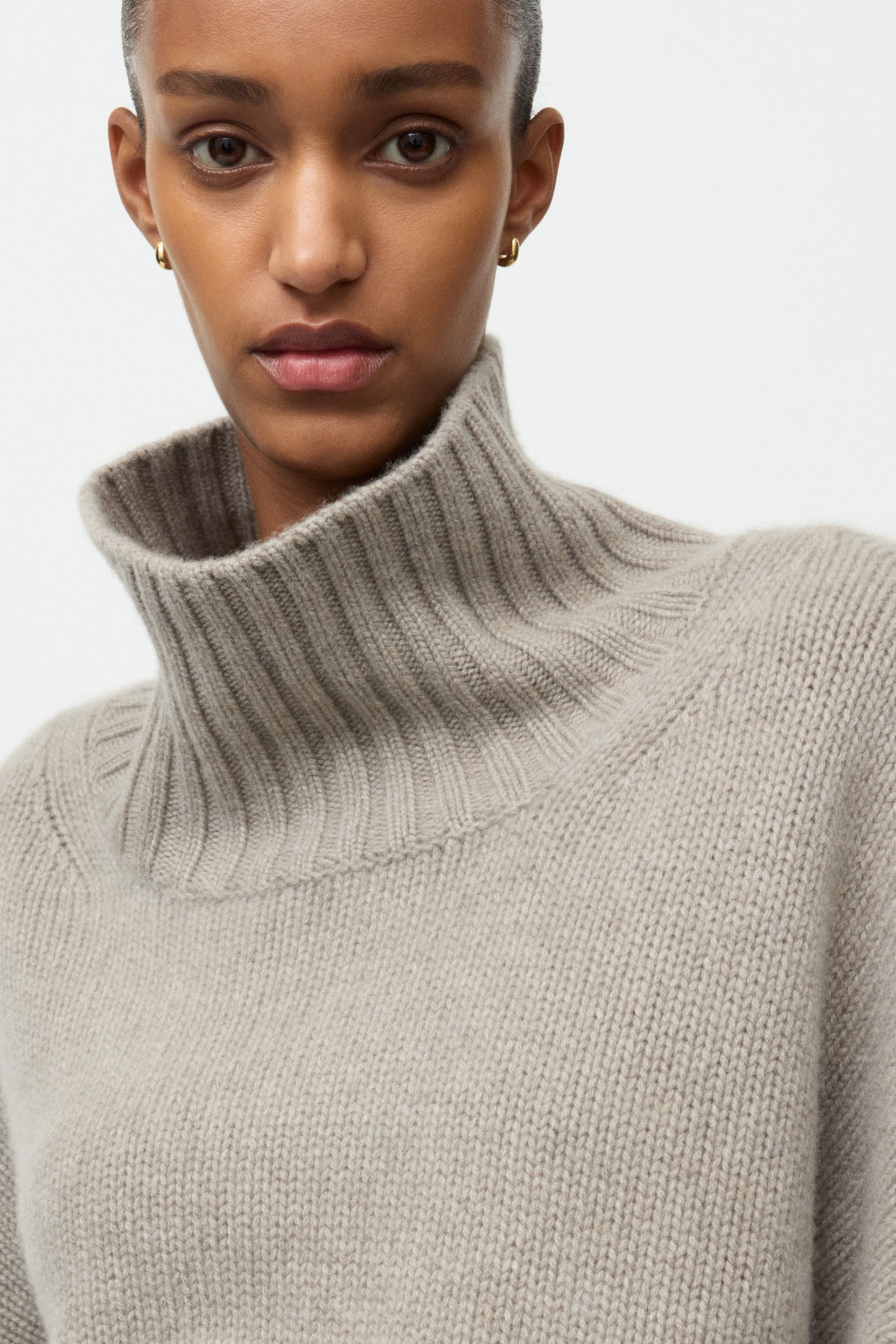 Girlfriend turtleneck 4