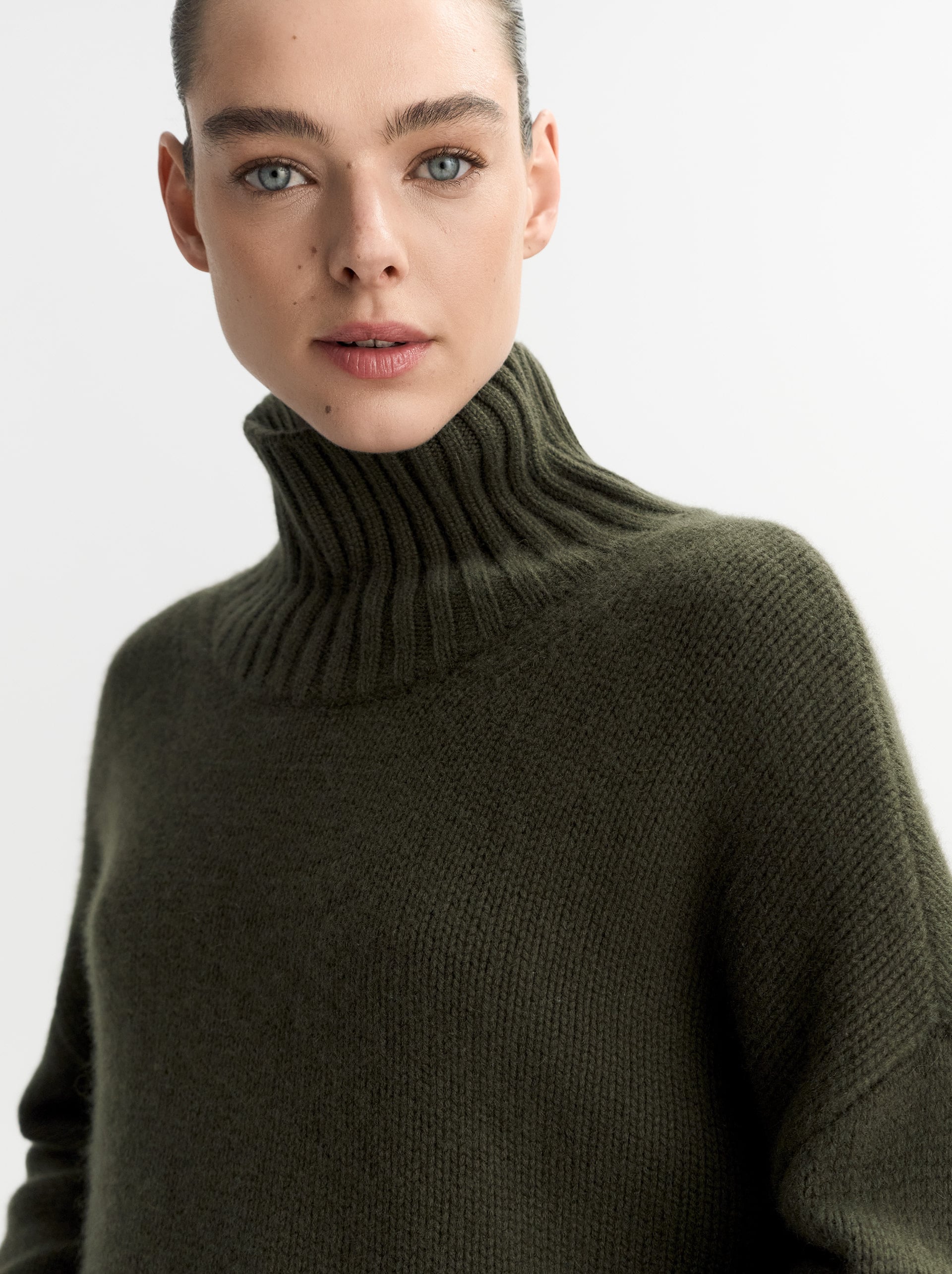 Girlfriend turtleneck 4