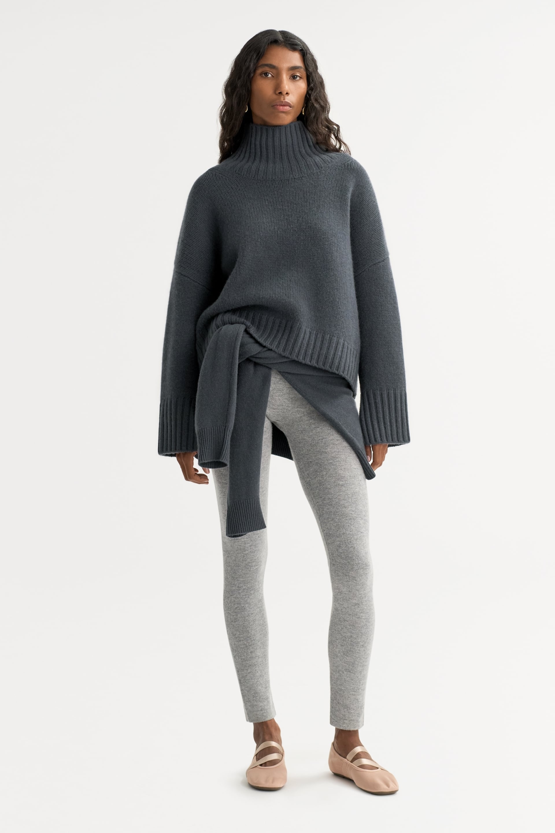 Girlfriend Turtleneck Anthracite 2