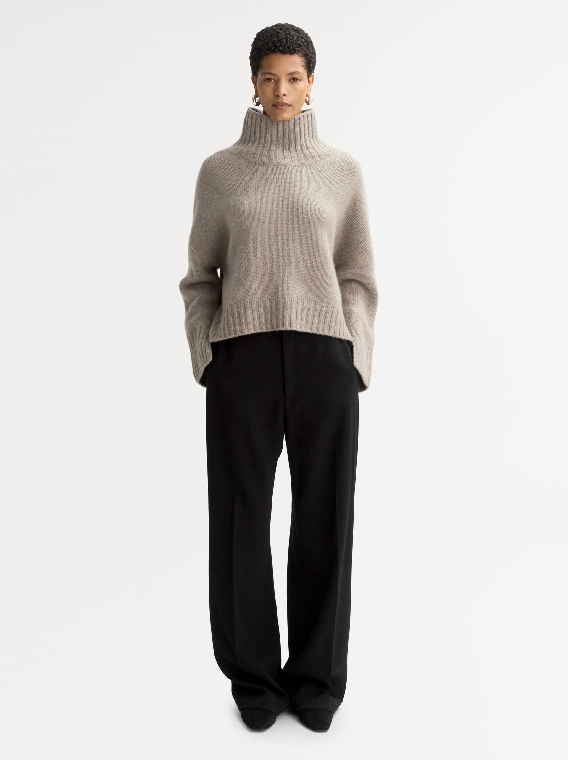 Girlfriend turtleneck Greige 2