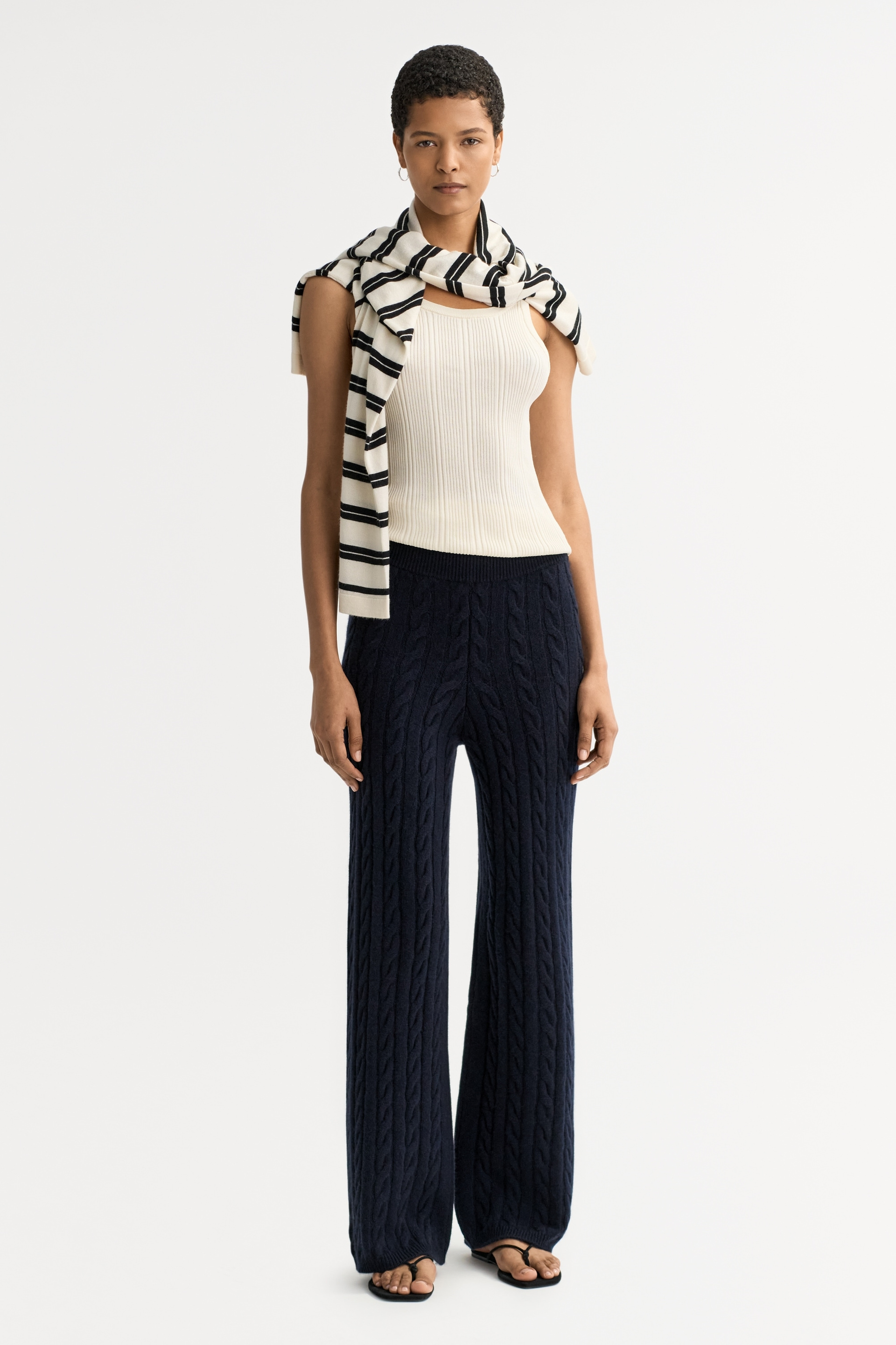 Cable knit pants Navy 2
