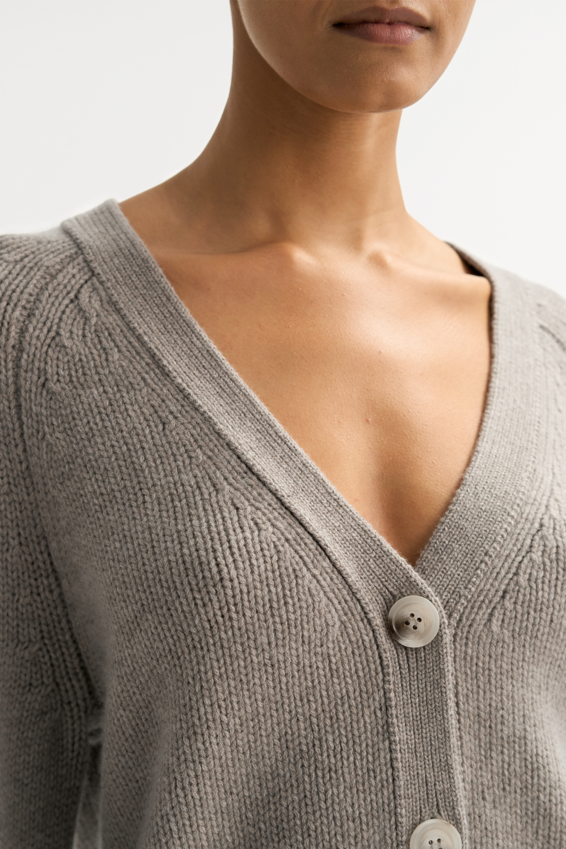 V-neck cardigan 3