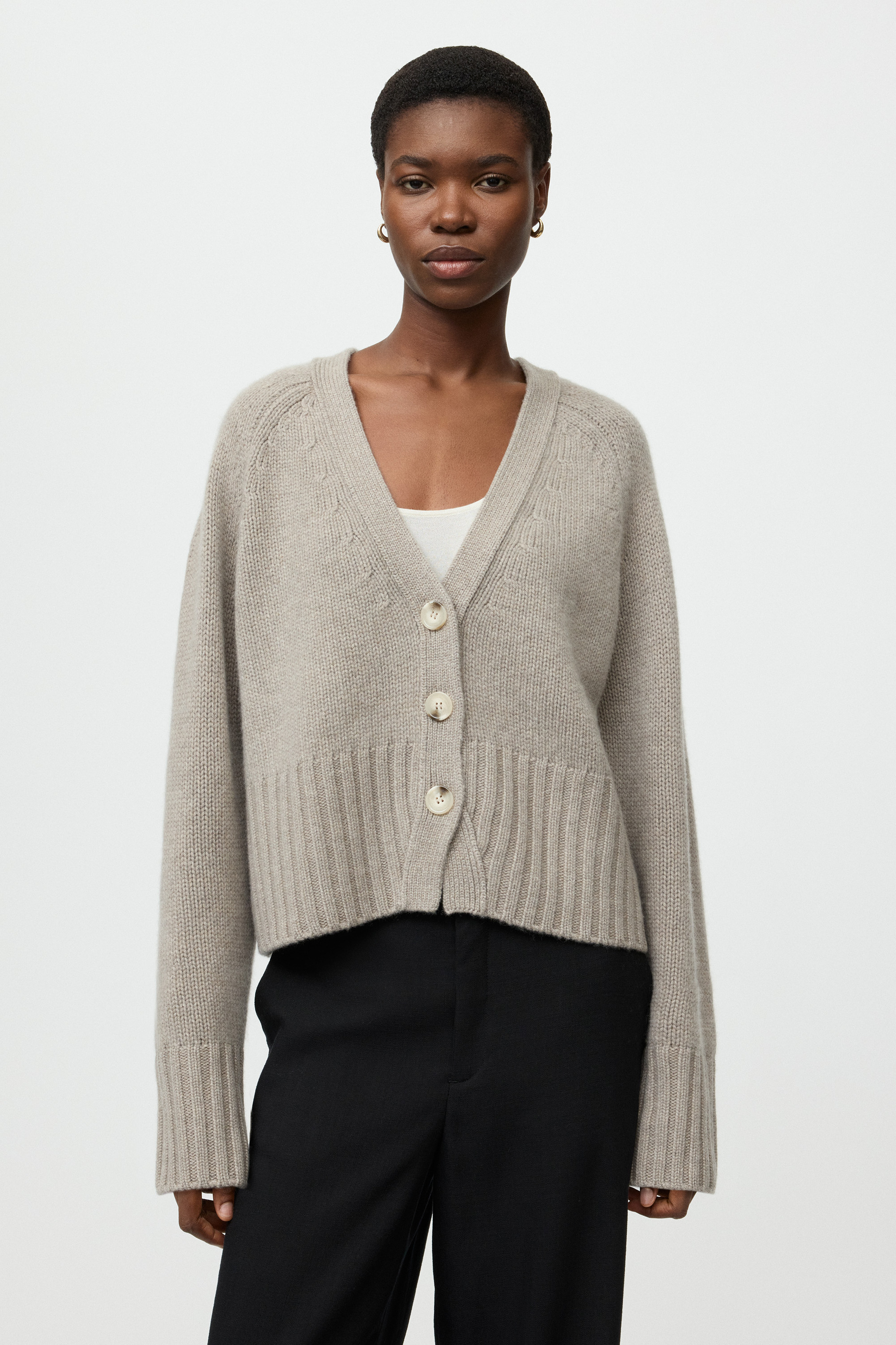 V-neck cardigan 2