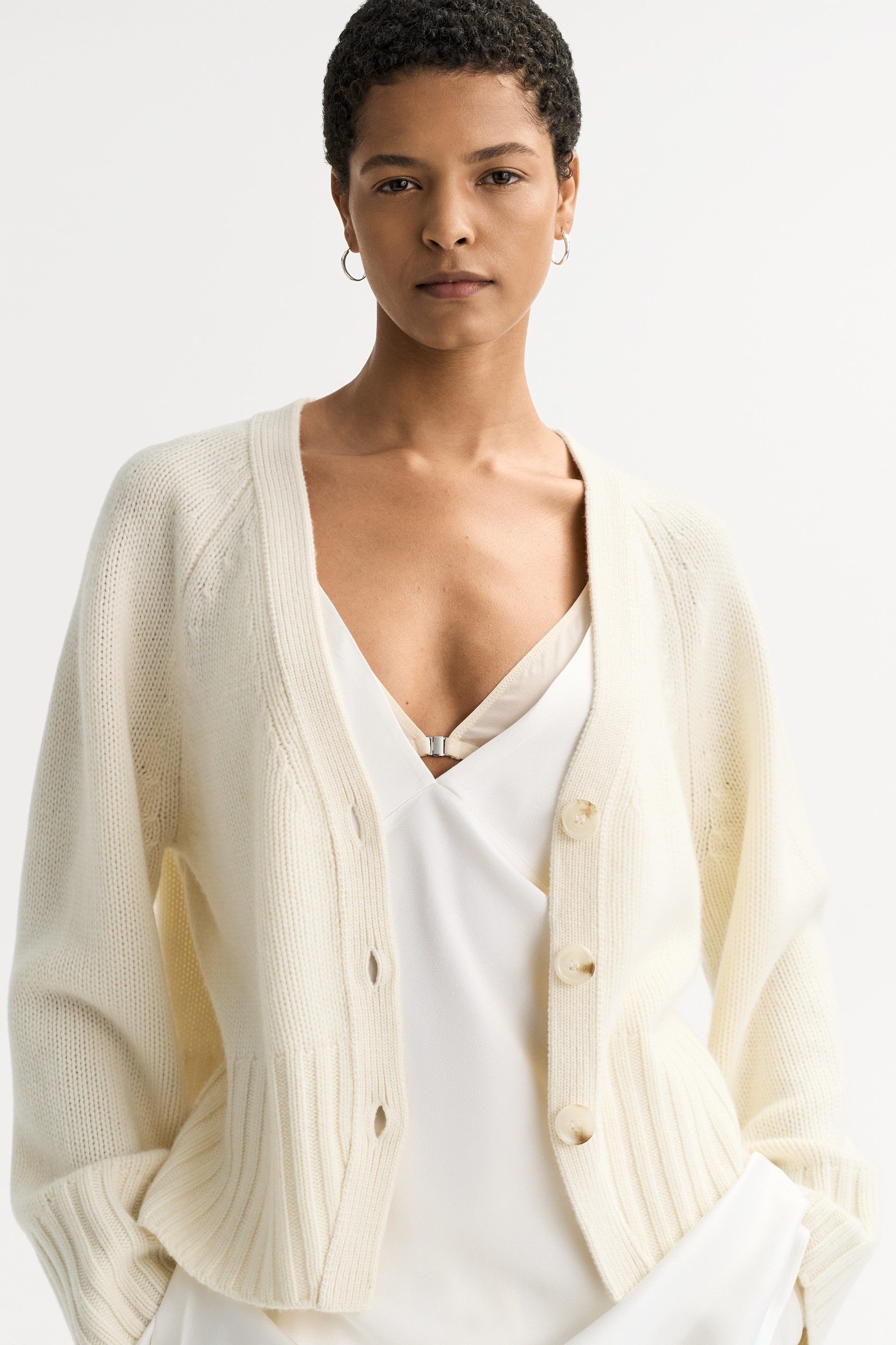 V-neck cardigan 2