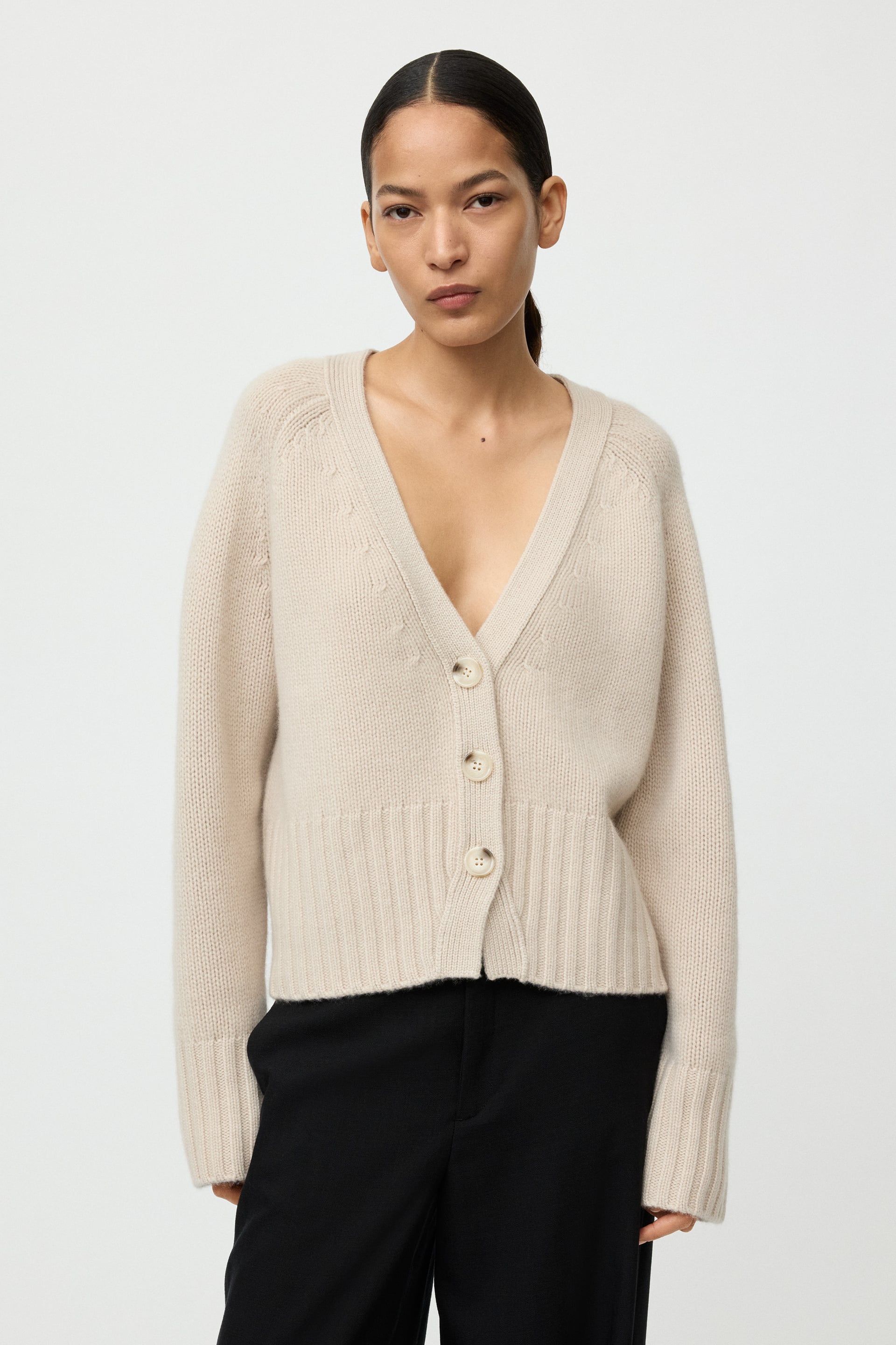 V-neck cardigan 2