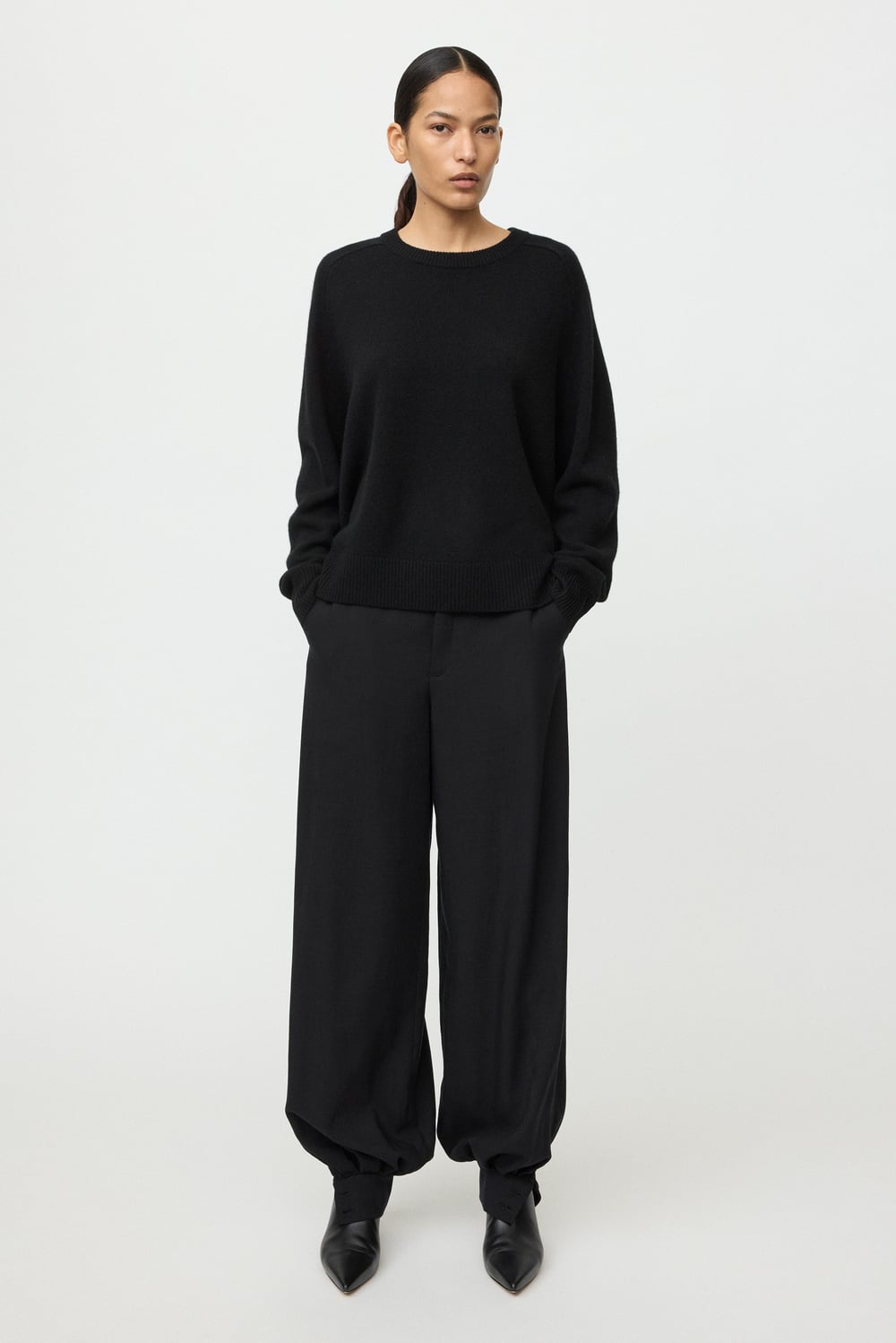 Chunky v-neck - V-Necks - Black | Soft Goat
