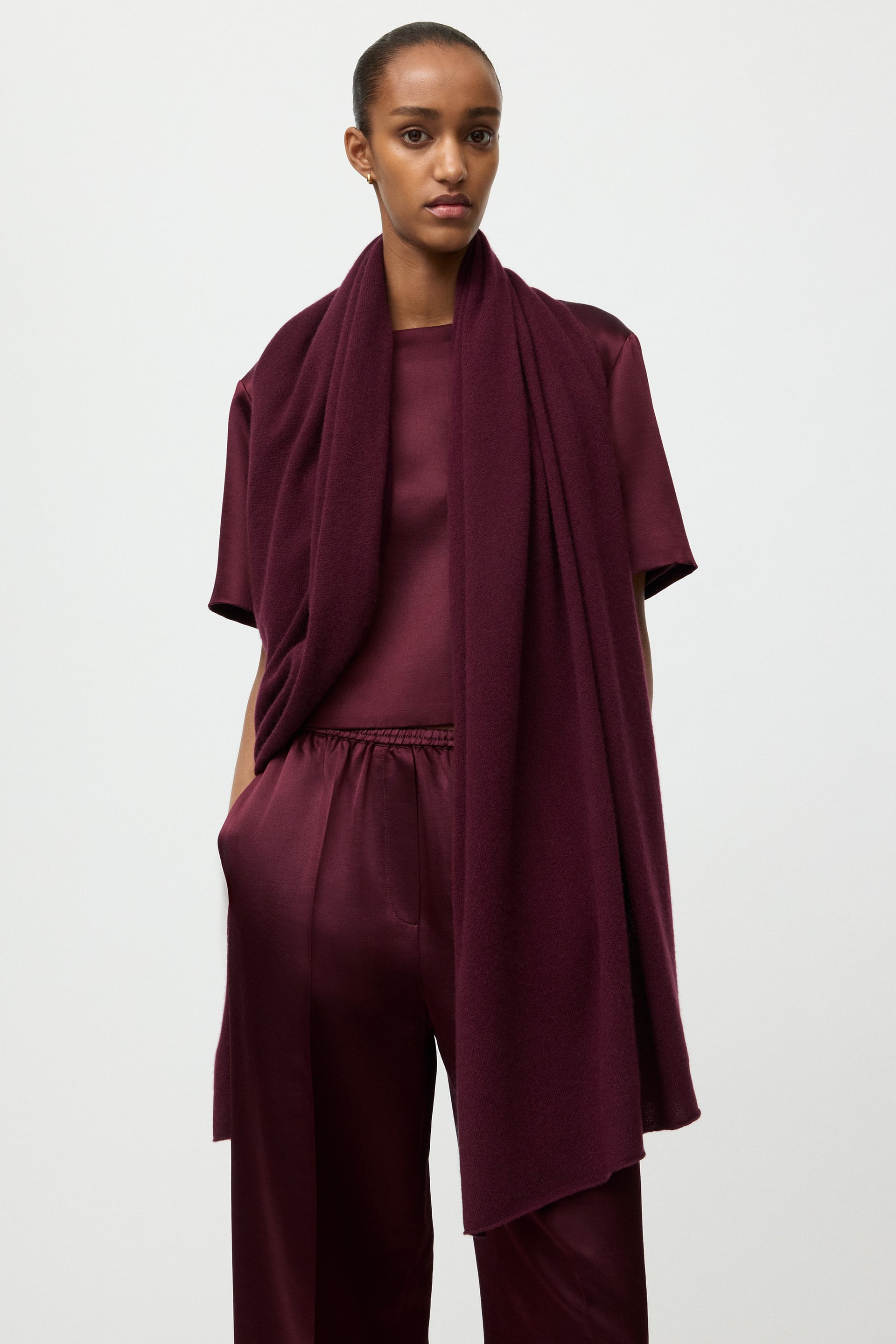 Knitted scarf Bordeaux 2
