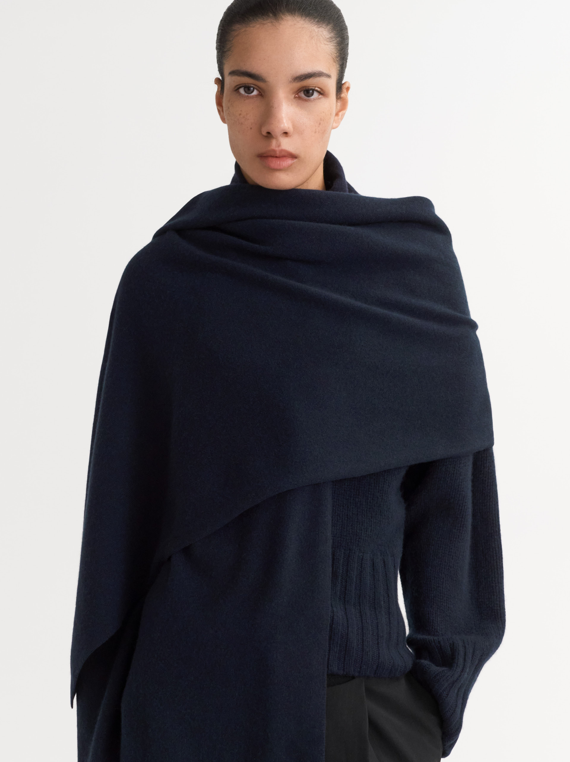 Knitted scarf 0
