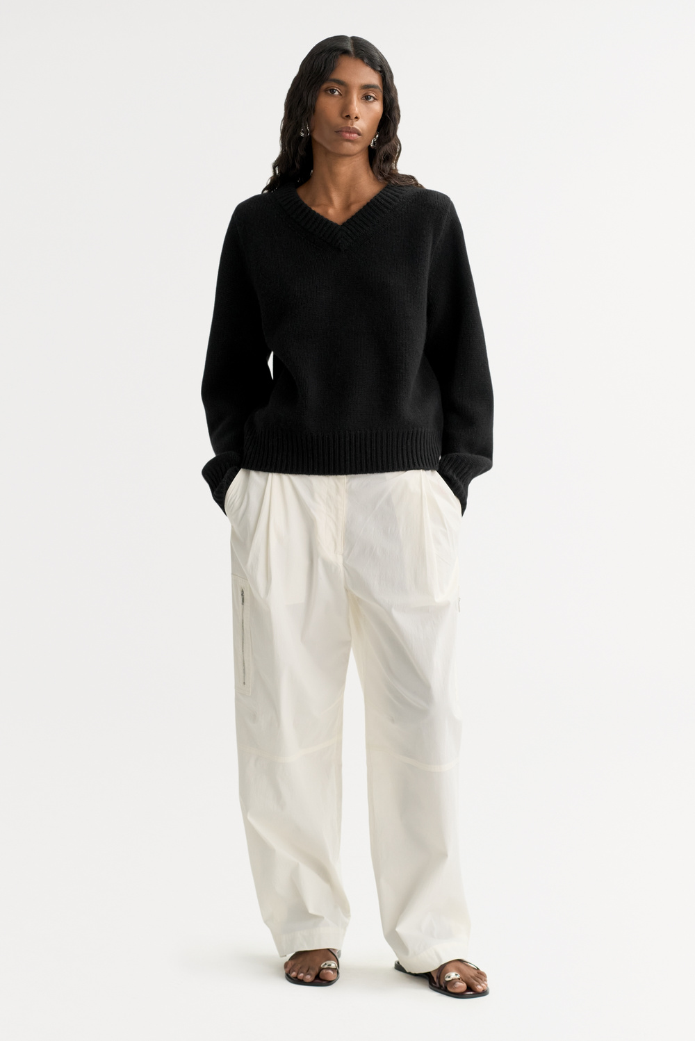 Chunky v-neck - V-Necks - Black | Soft Goat