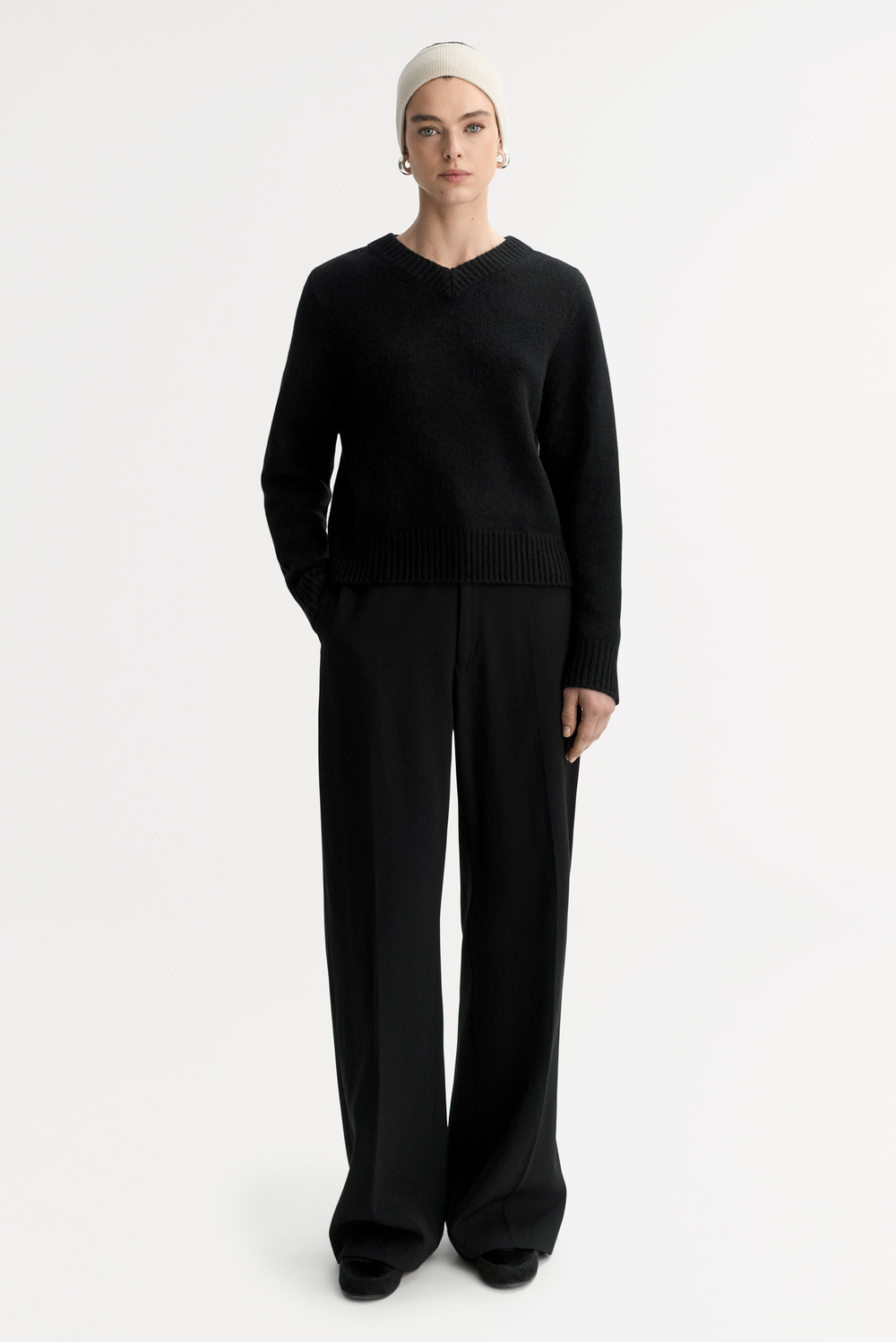 ぶたまん様　Fluffy V-neck Knit ブラック Fluffy Knit V Neck Oversized Sweater Black | French