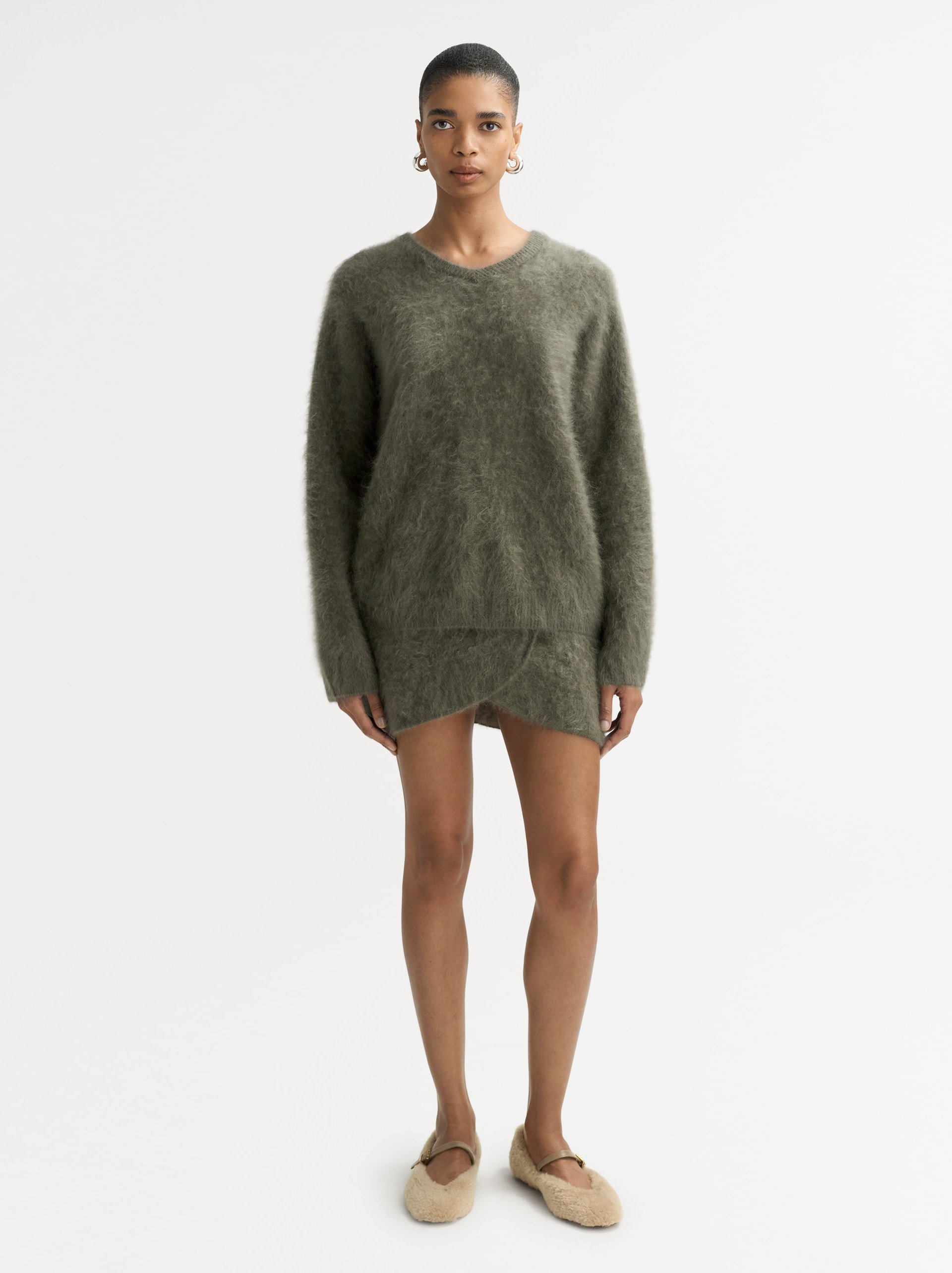 Brushed v-neck Olive 2