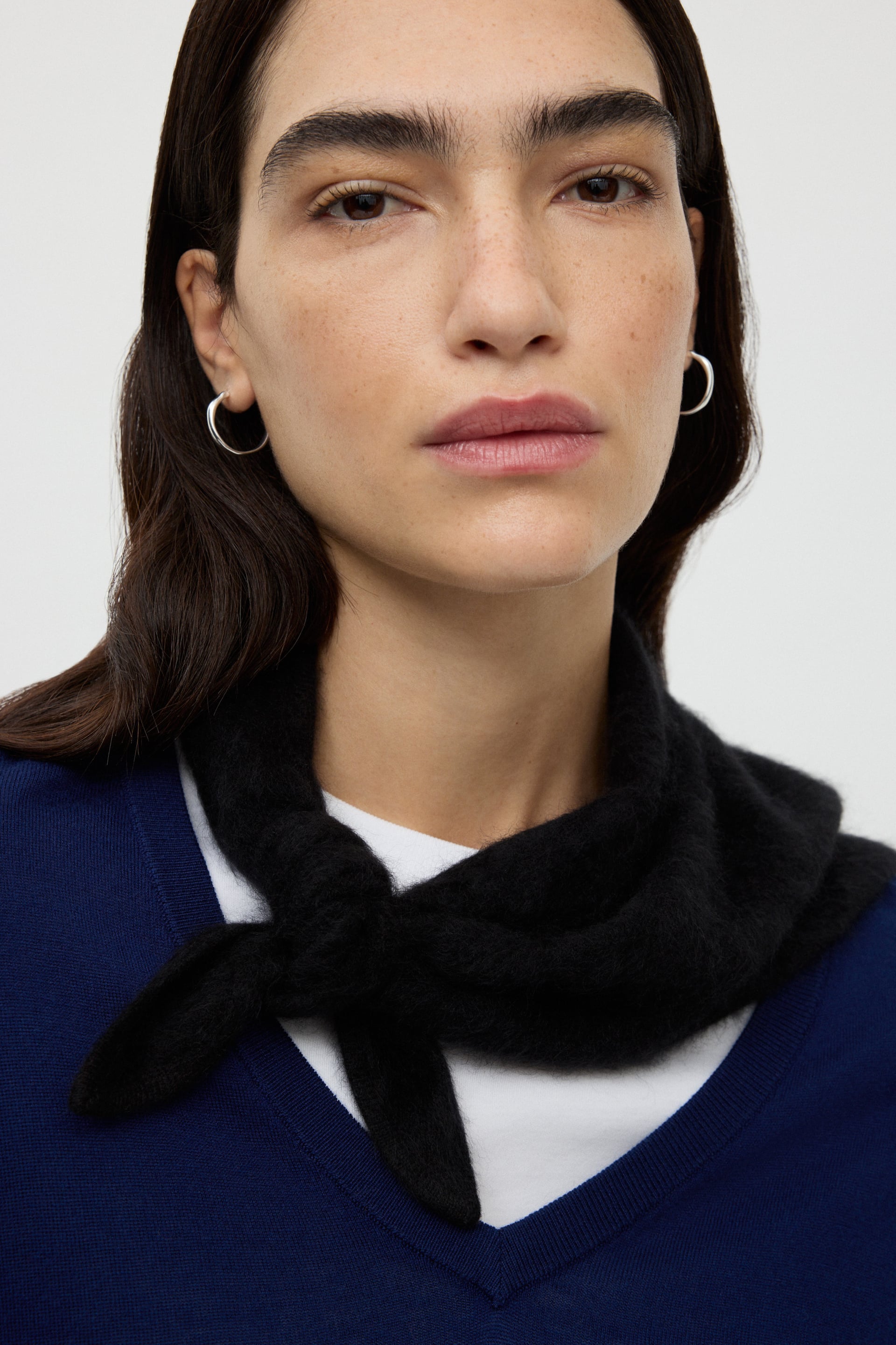 Brushed Triangle scarf Black 2