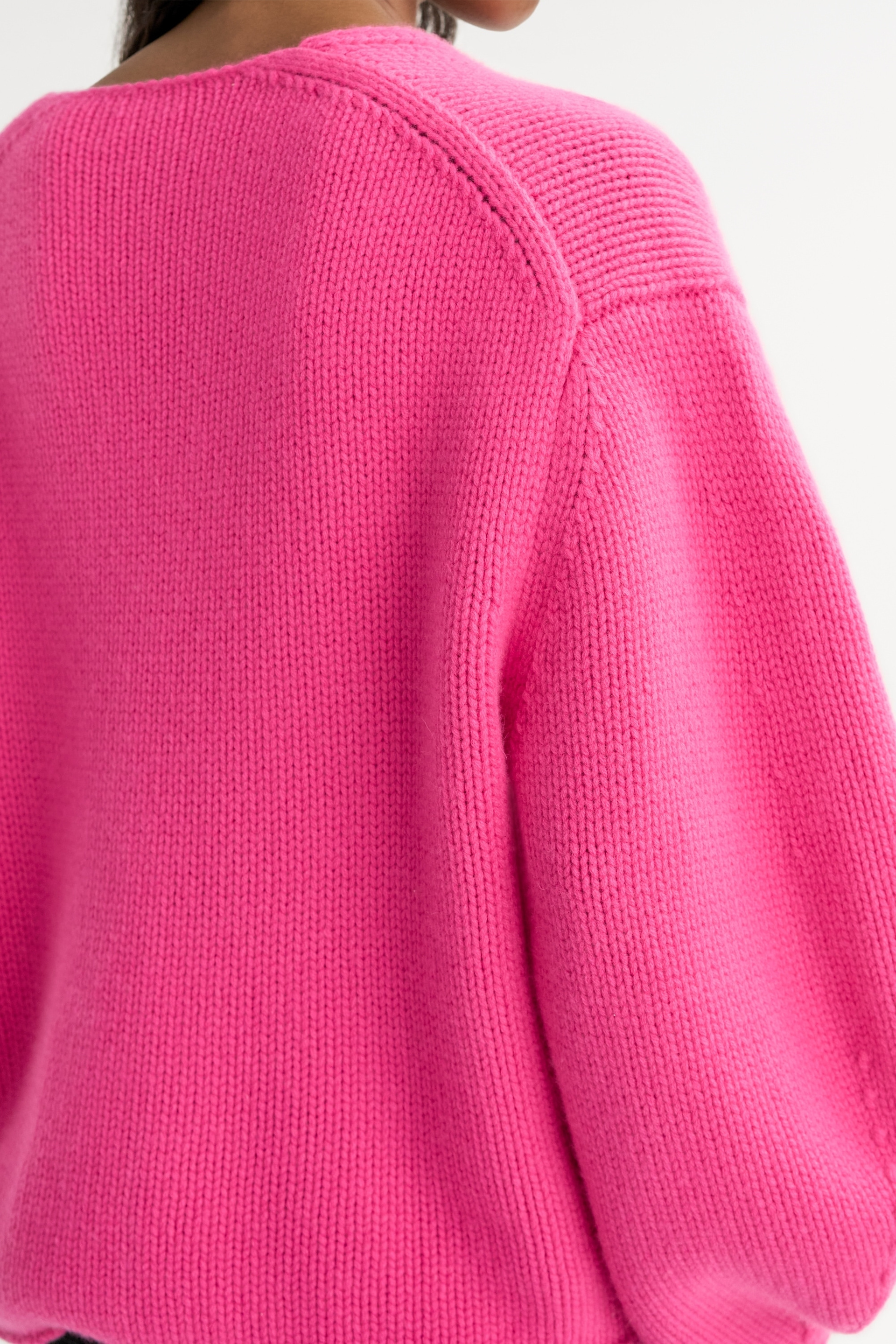 Puff Sleeve V-neck 4