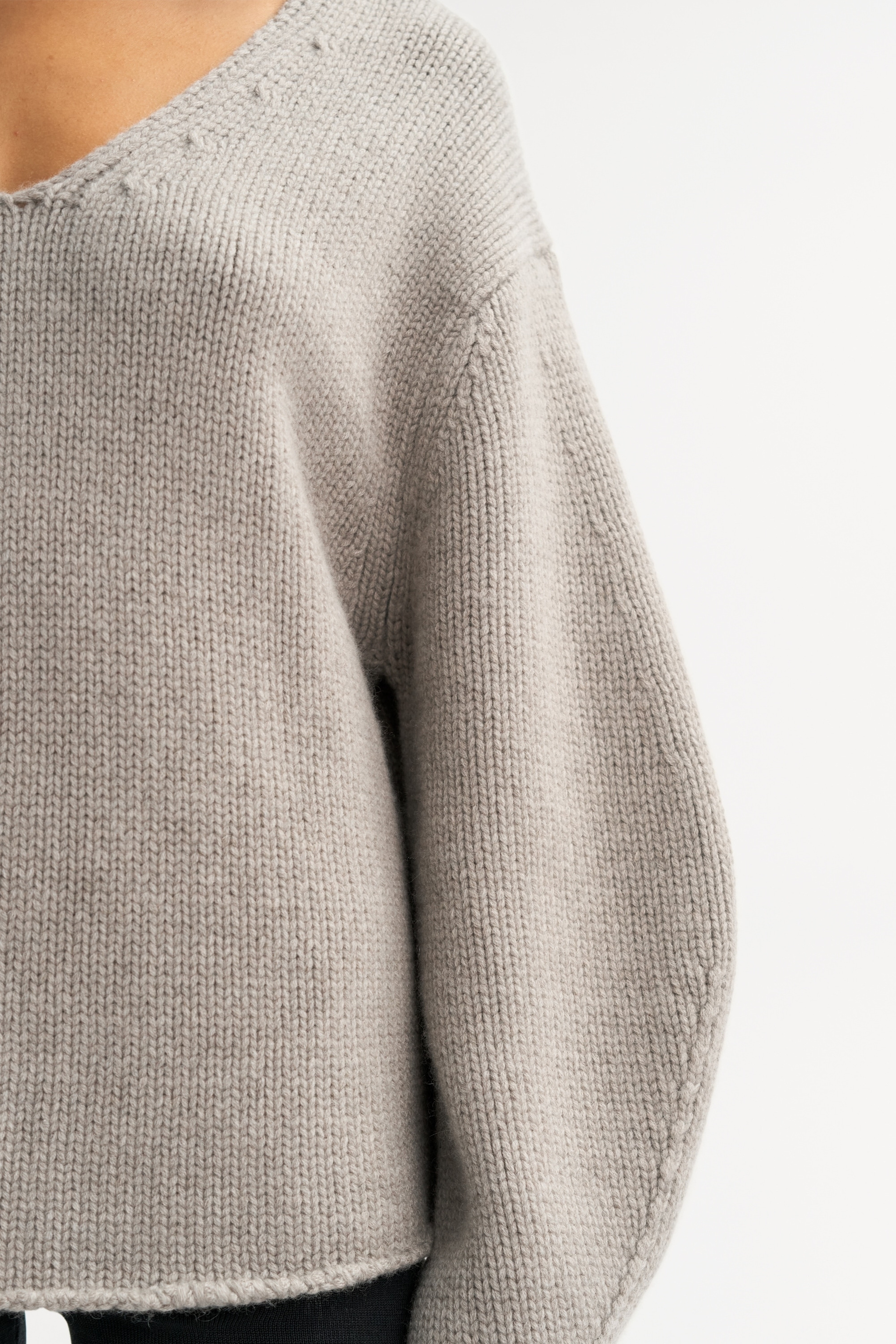 Puff sleeve v-neck 4