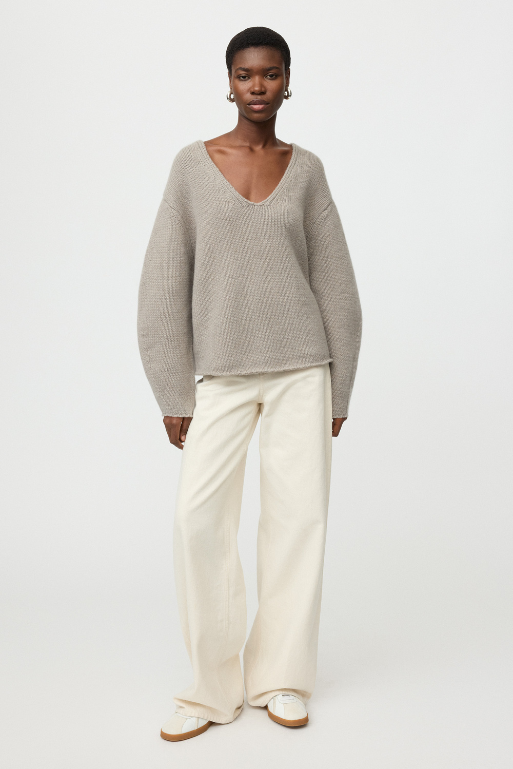 Puff sleeve v-neck - V-Necks - Honeydew yellow | Soft Goat