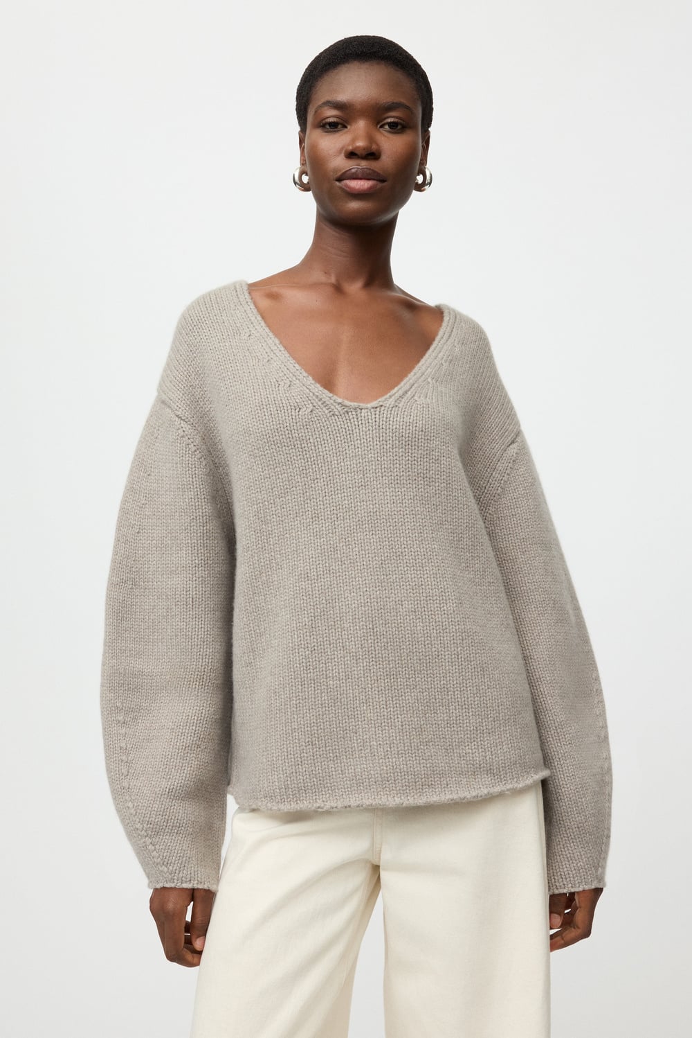 Puff sleeve v-neck - V-Necks - Greige | Soft Goat