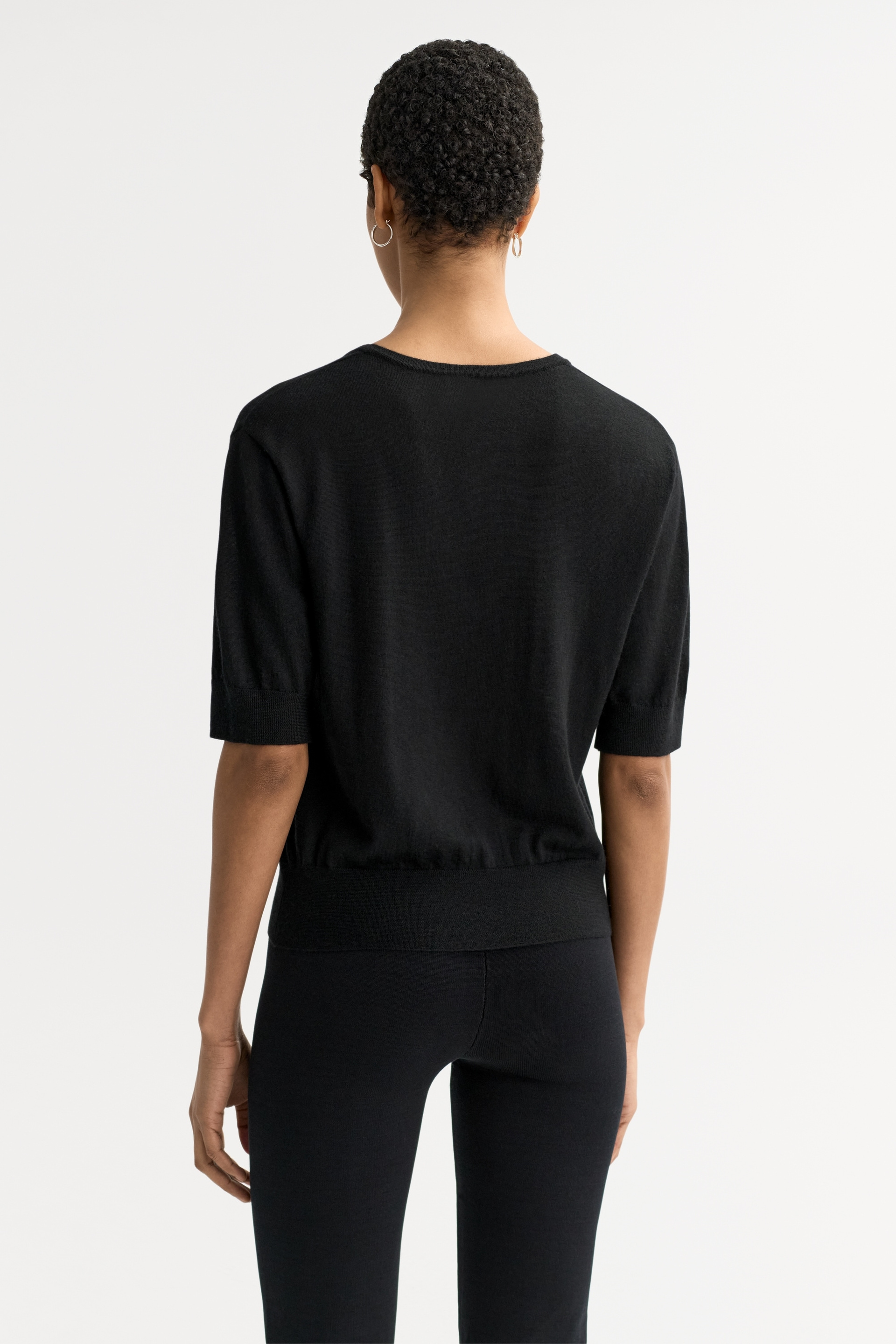 Featherlight v-neck 3