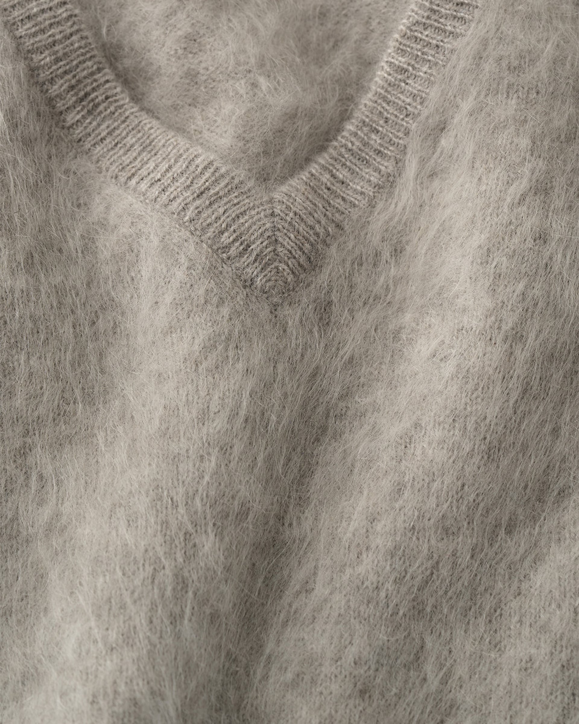 Brushed v-neck t-shirt 5