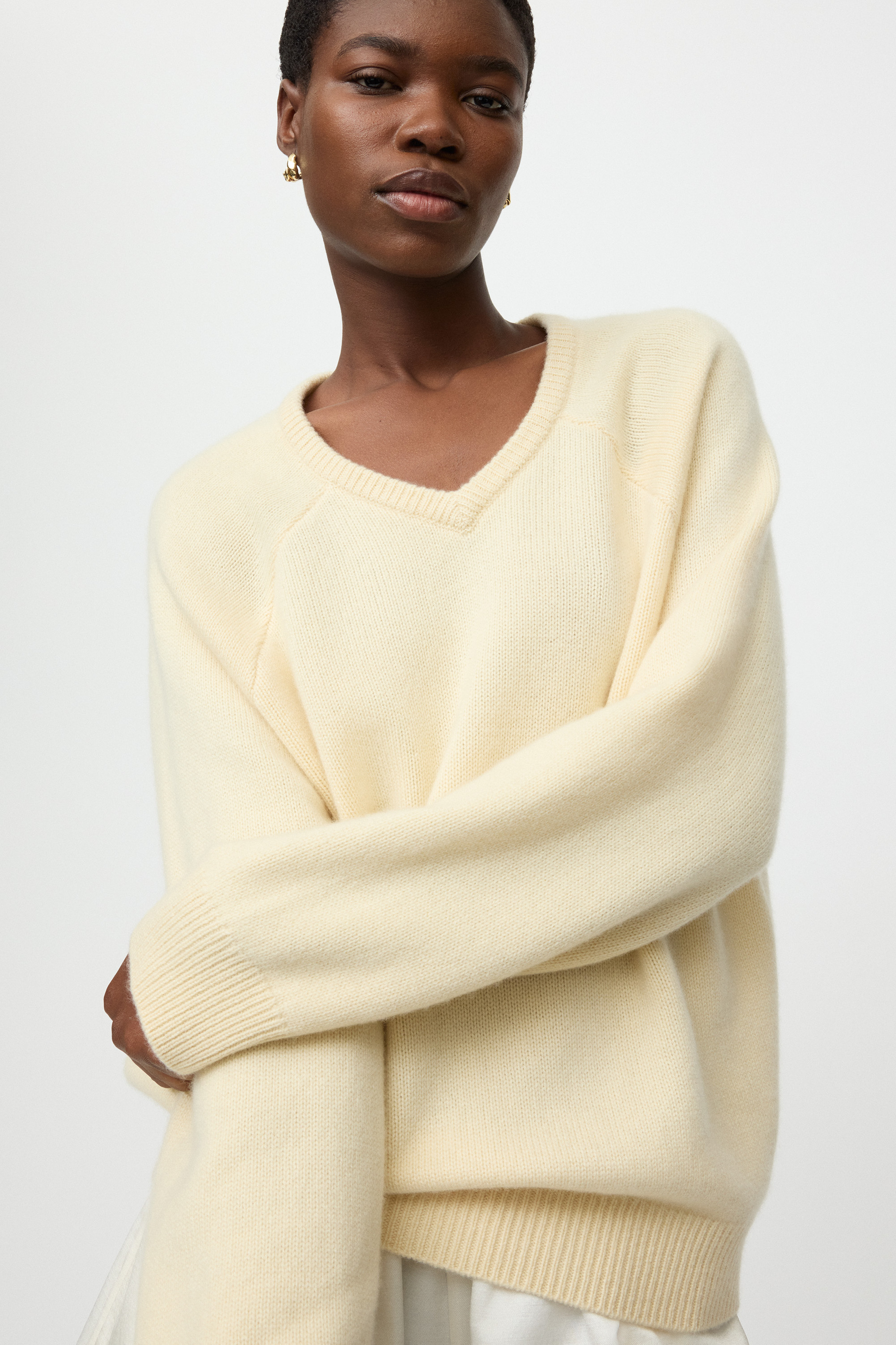 Oversized v-neck 4