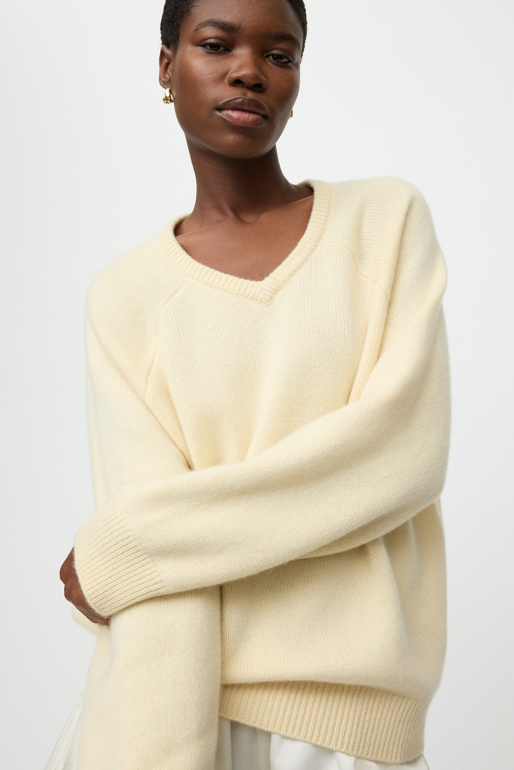 Oversized v-neck - V-Necks - Waxed Paper | Soft Goat