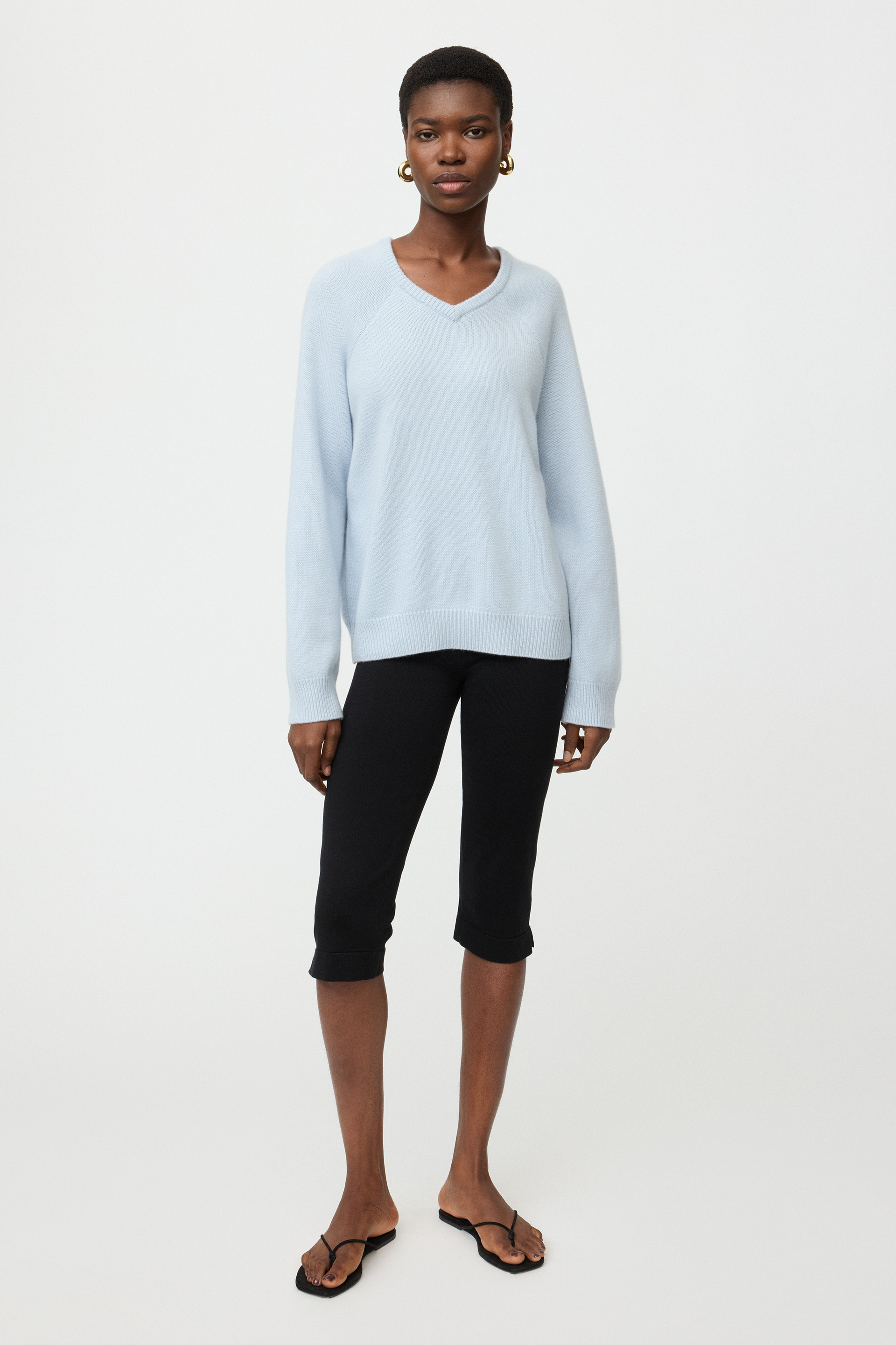 Oversized v-neck Ice Blue 2