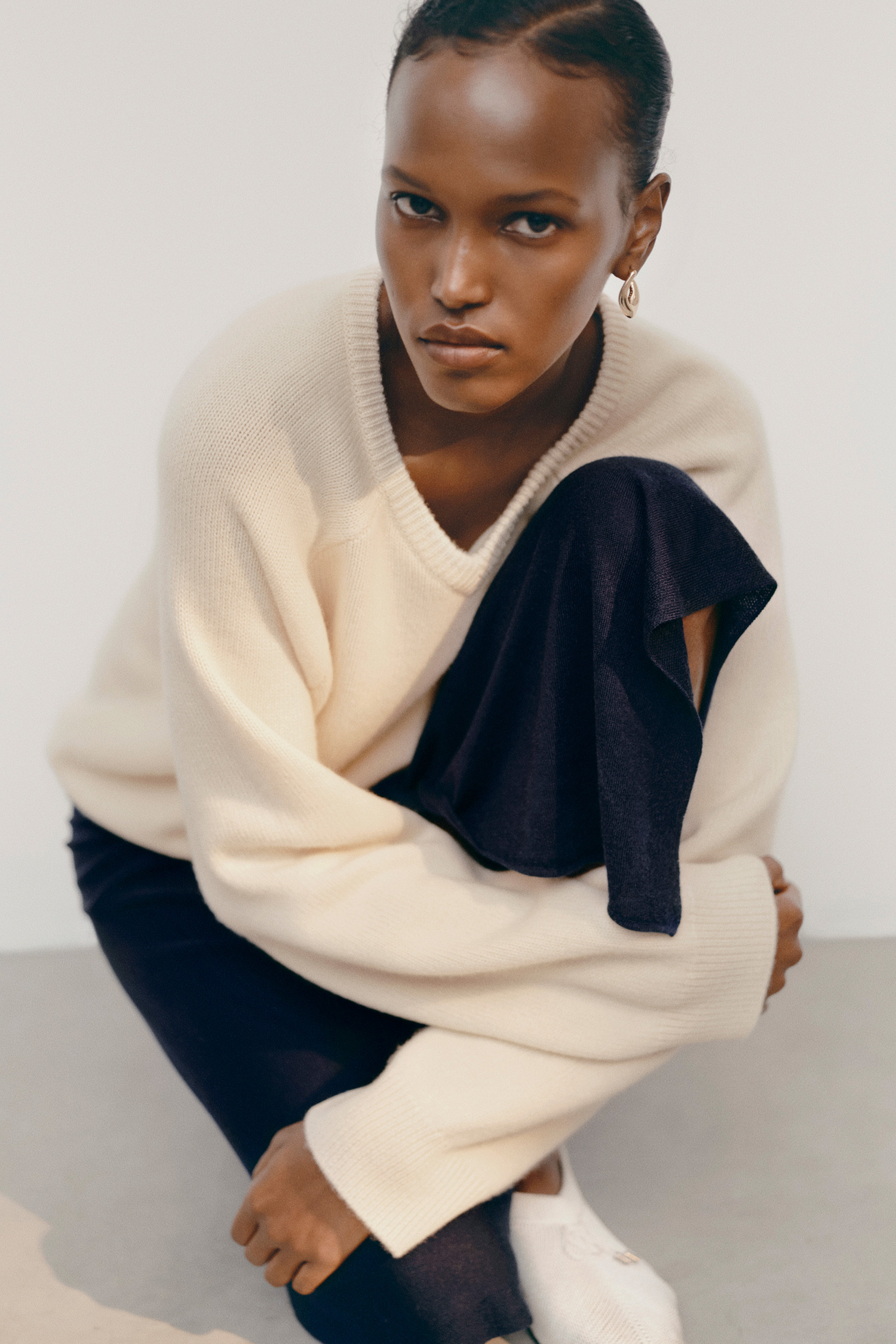 Oversized v-neck 5