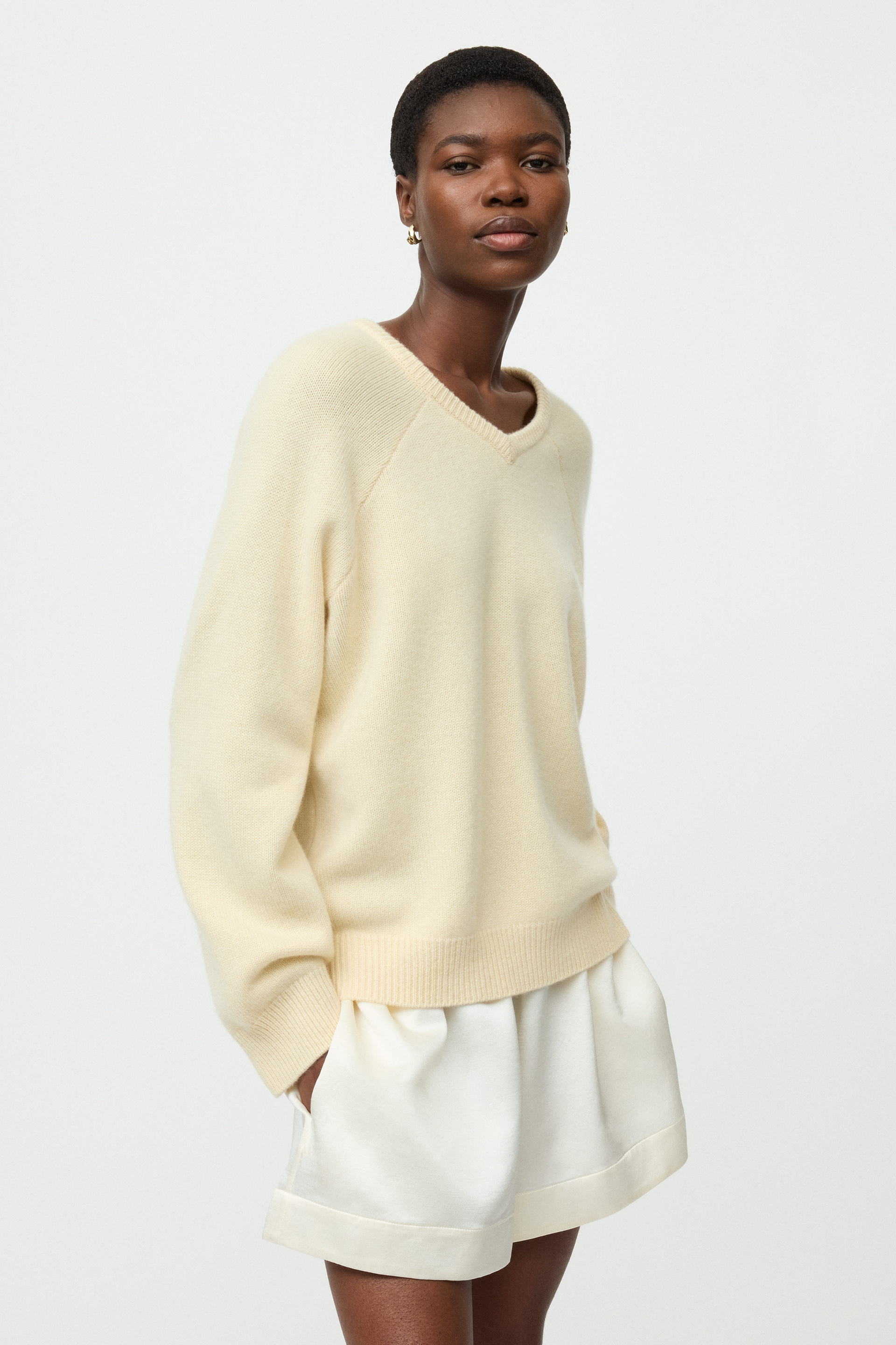 Oversized v-neck 2