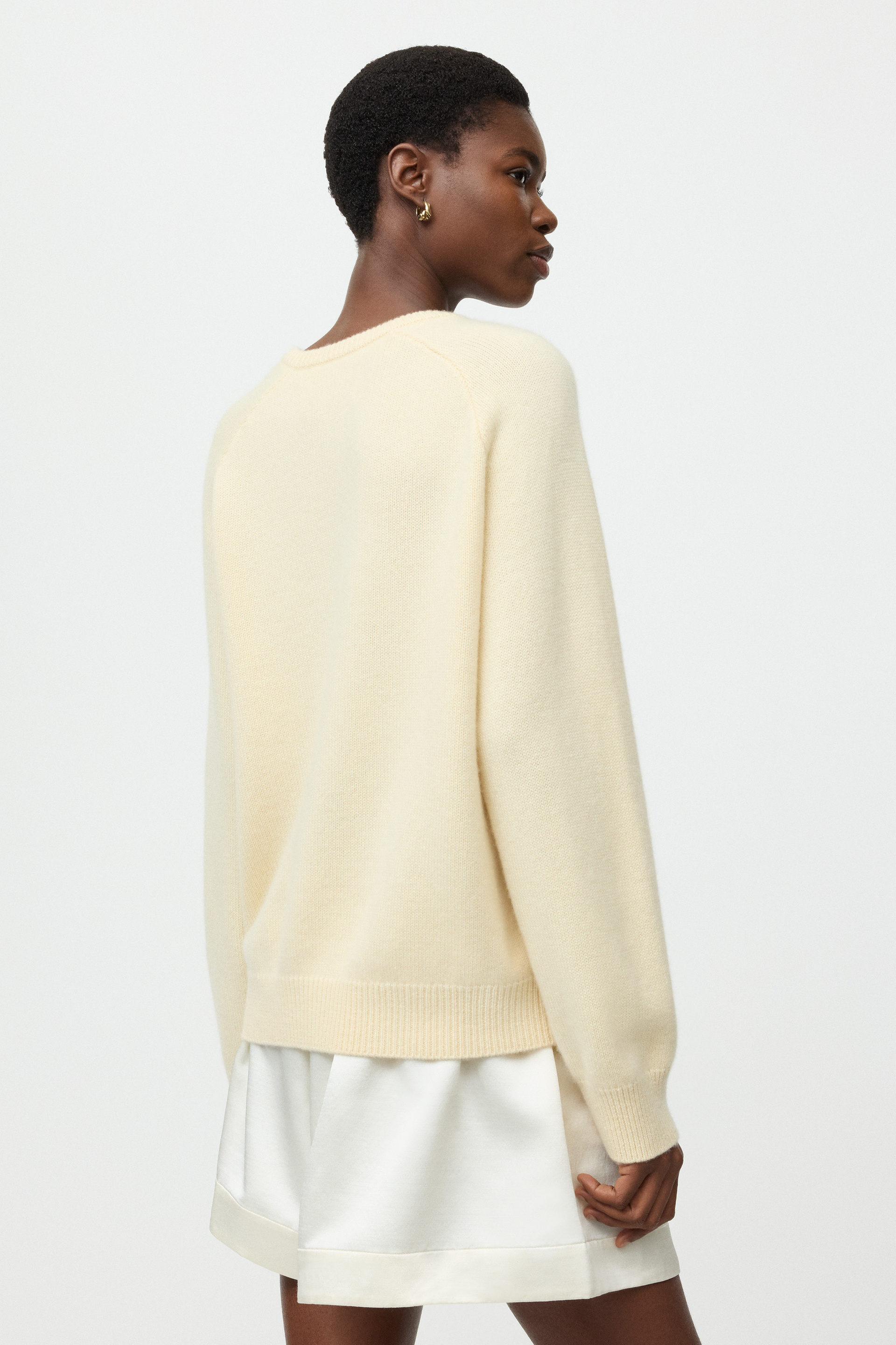 Oversized v-neck 3